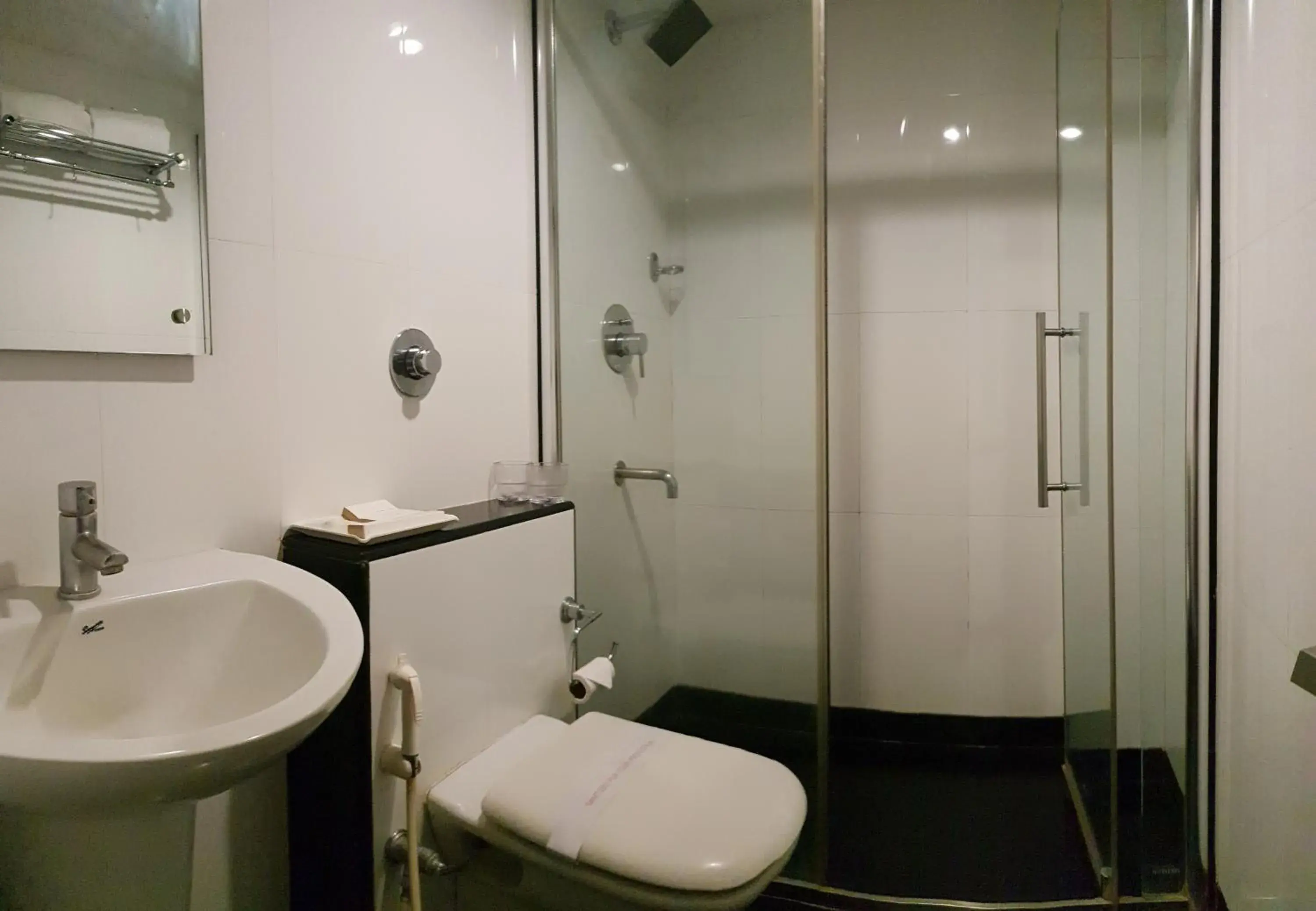 Toilet, Bathroom in Hotel Winsar Park