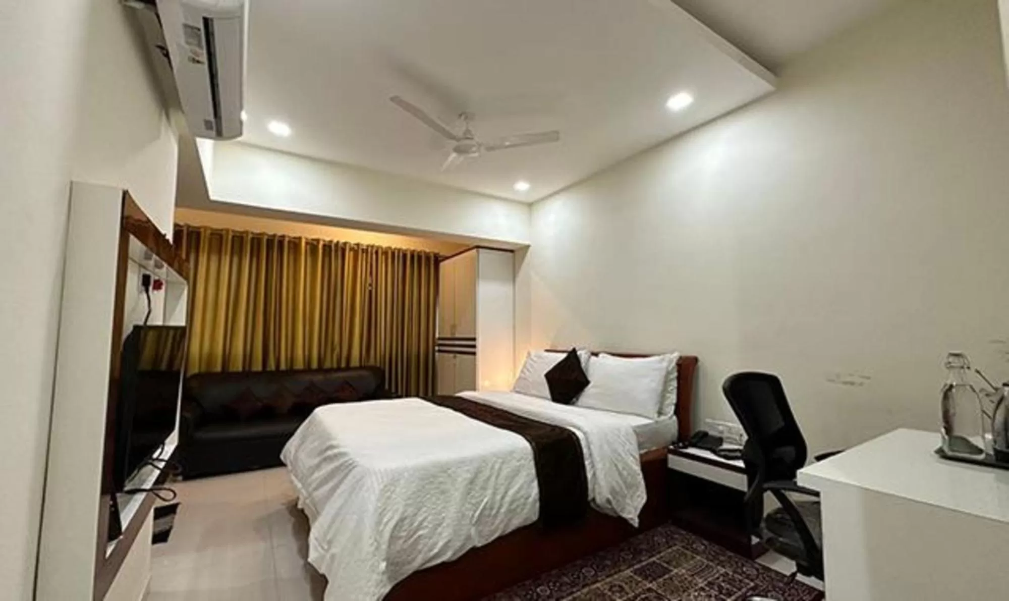 Bed in FabHotel Prime Finesse