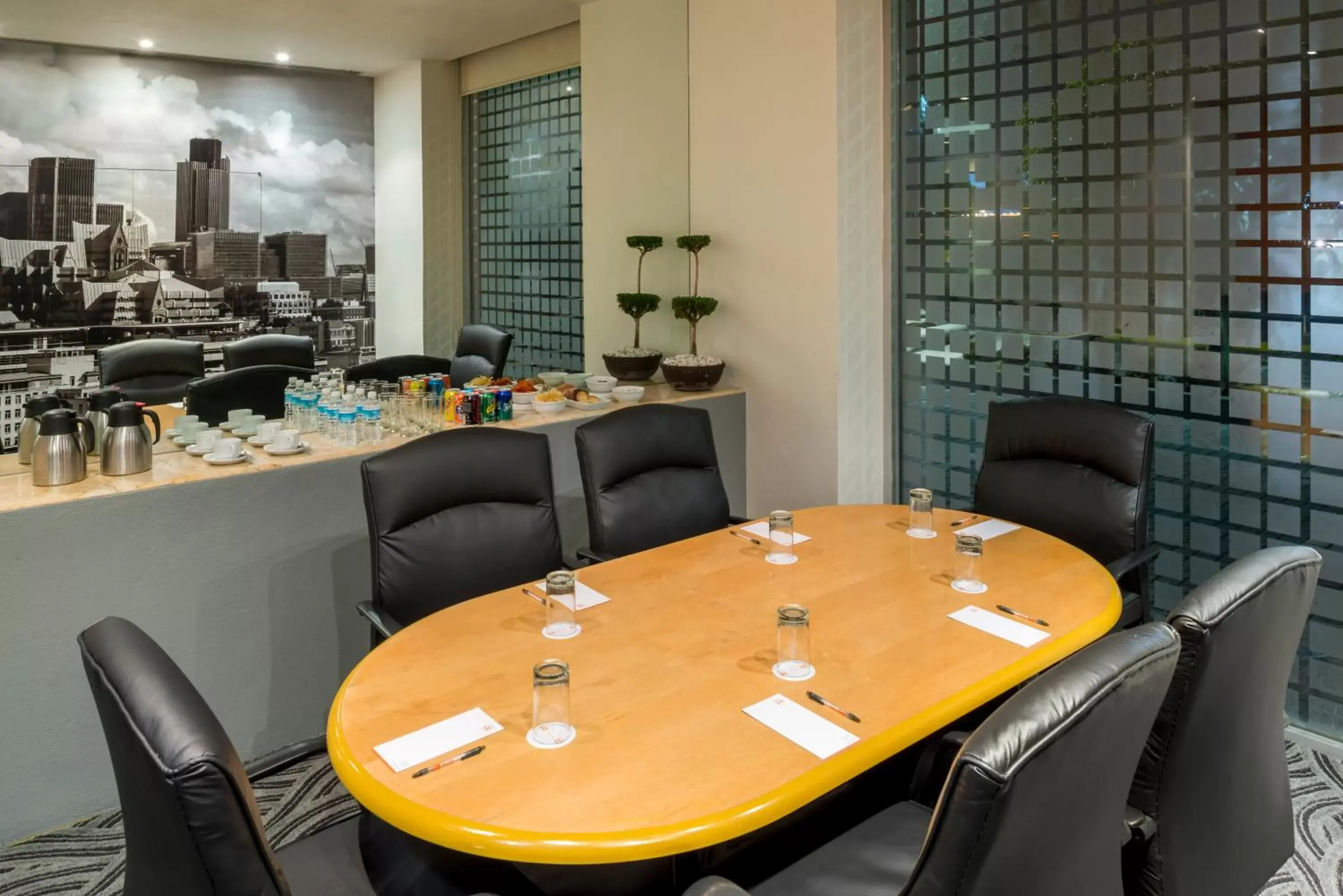 Meeting/conference room, Restaurant/Places to Eat in Real Inn Perinorte