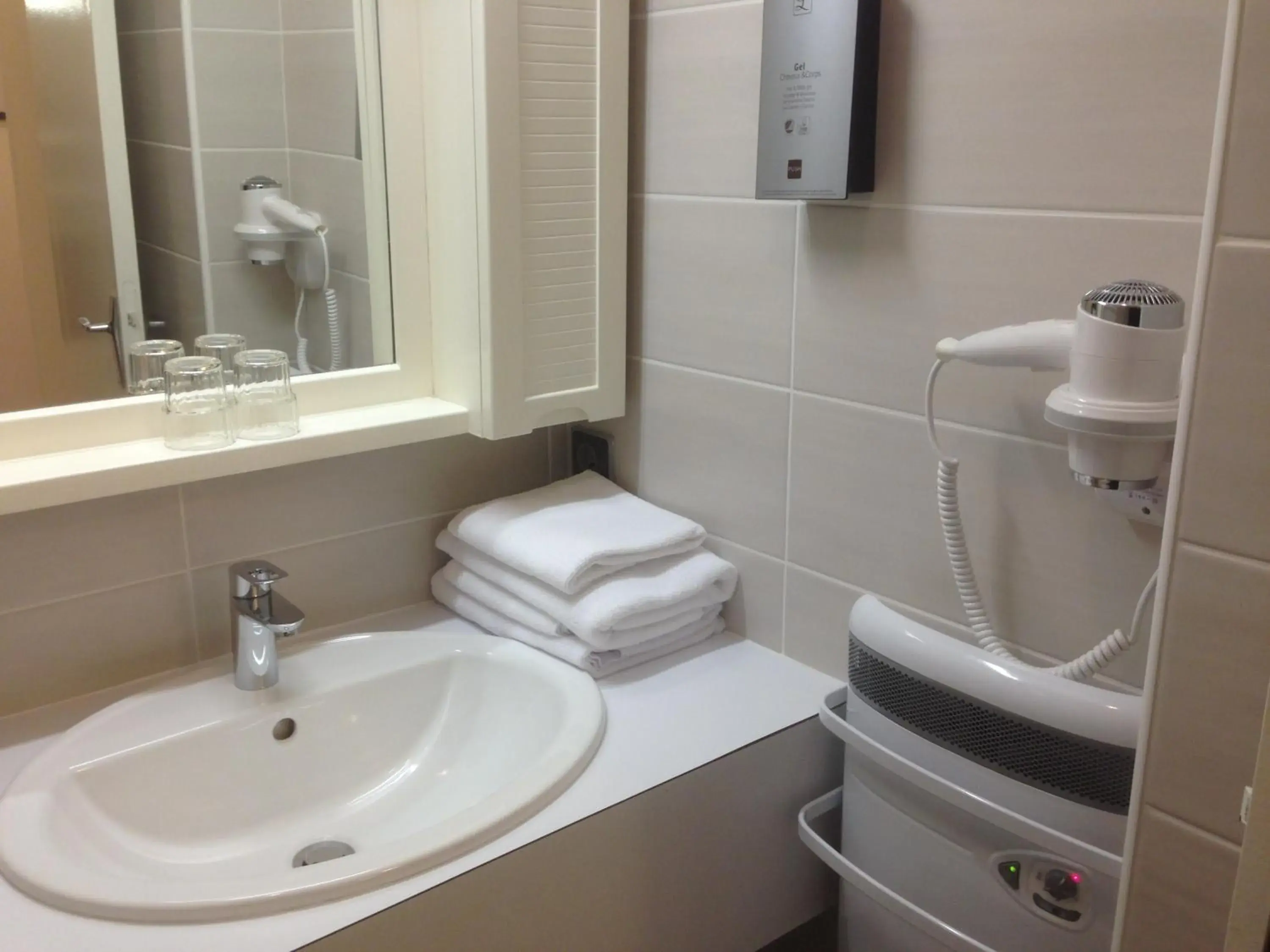 Bathroom in Hotel Du Lion D'argent Et Des Tanneries