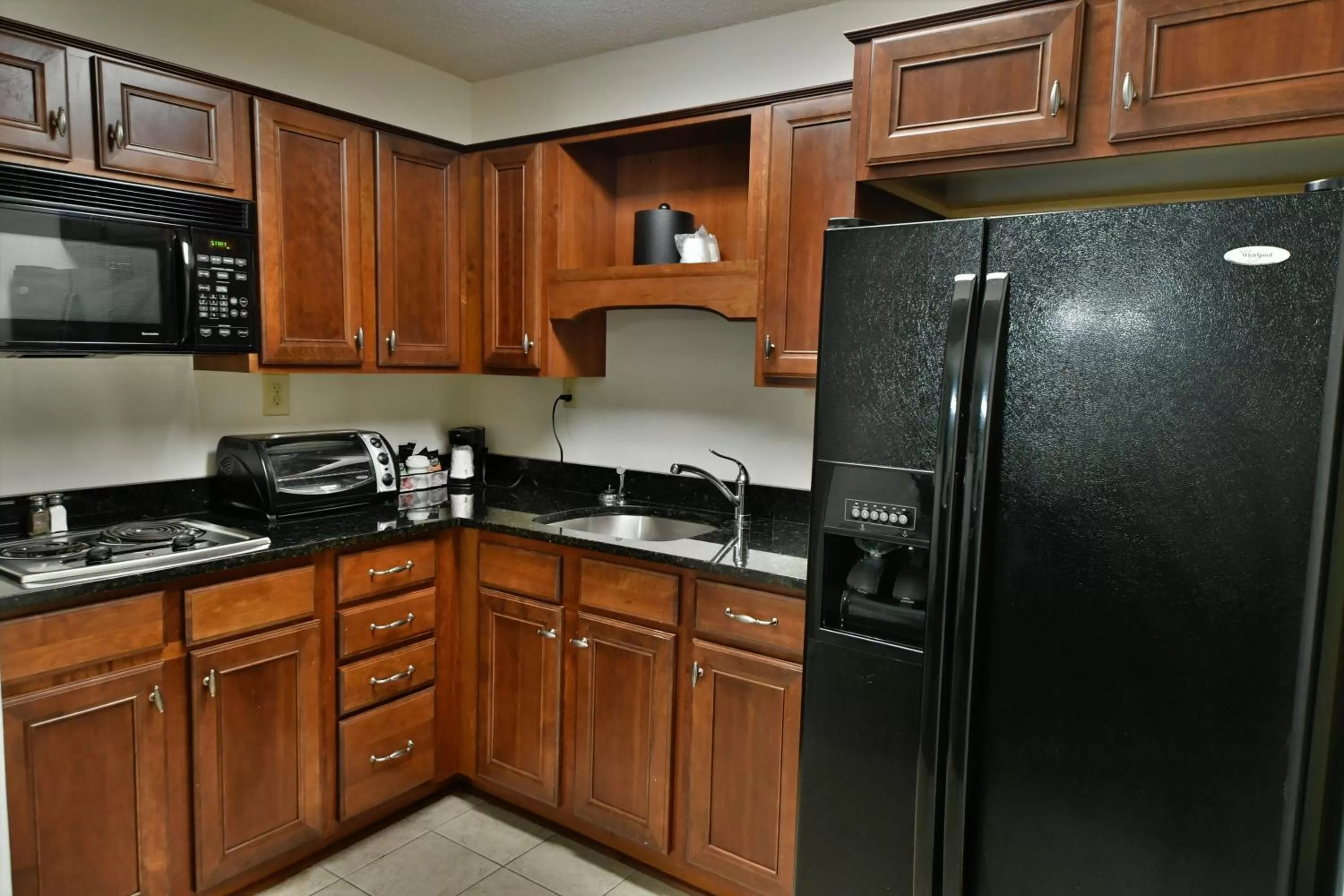 Kitchen or kitchenette in Ramada by Wyndham Jacksonville Hotel & Conference Center