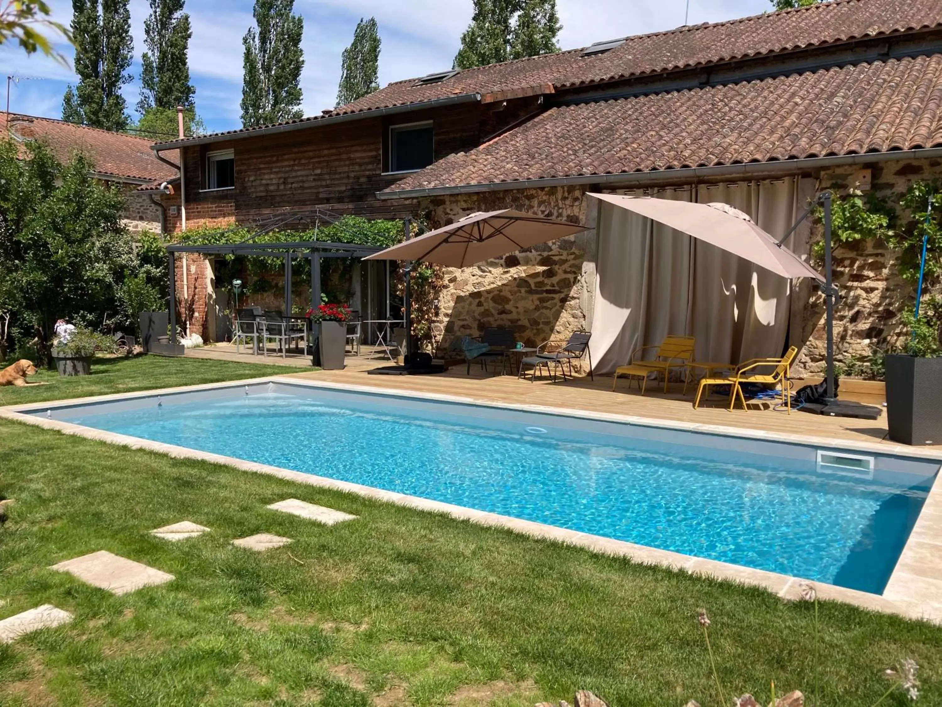 Swimming Pool in Les Chambres Lauryvan