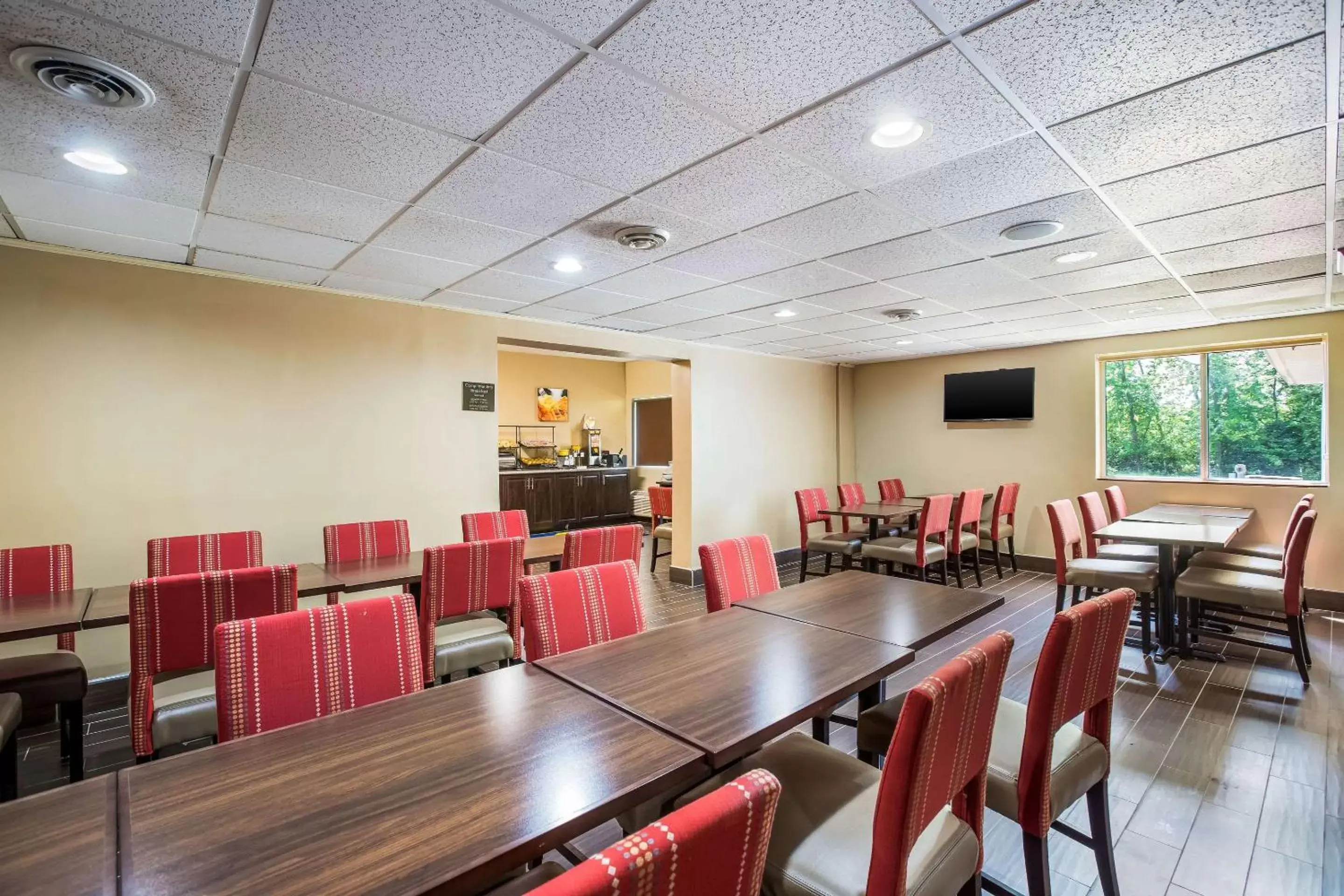 Restaurant/Places to Eat in Comfort Inn & Suites Fairborn near Wright Patterson AFB