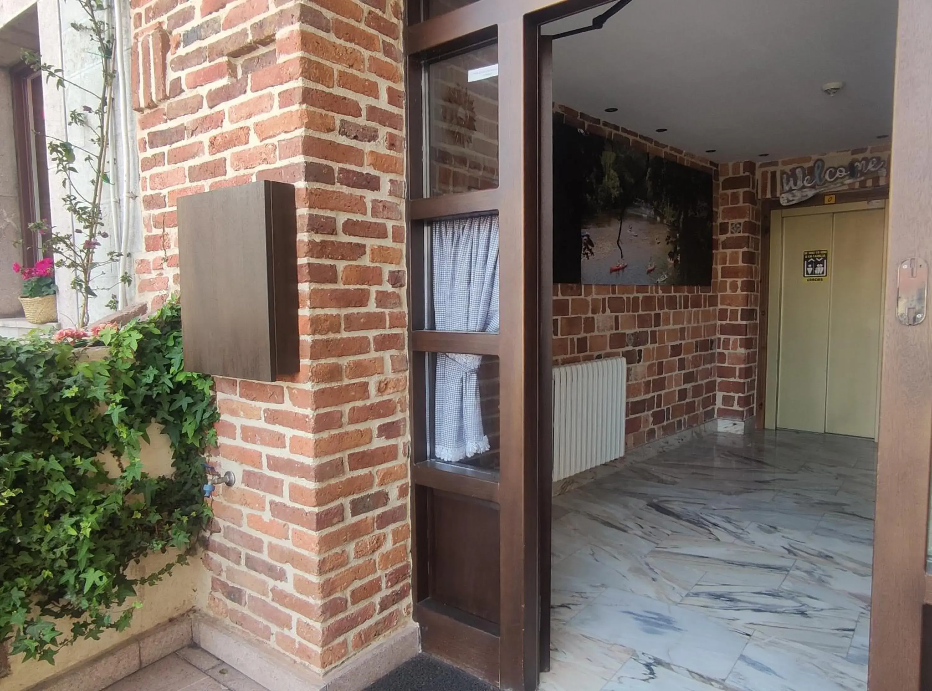 Facade/entrance in Hotel Puerto Rico