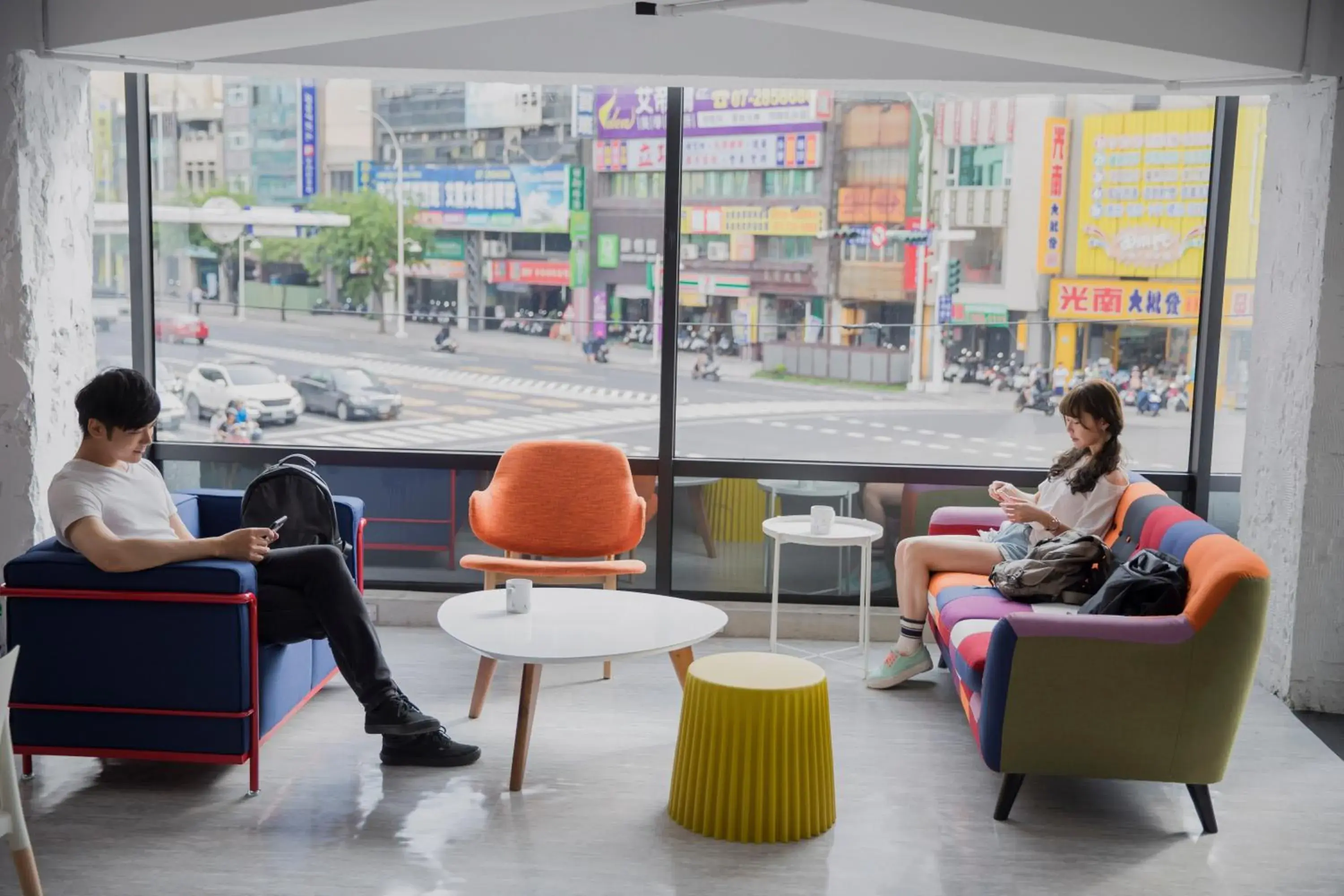 Communal lounge/ TV room in Single Inn - Kaohsiung Station