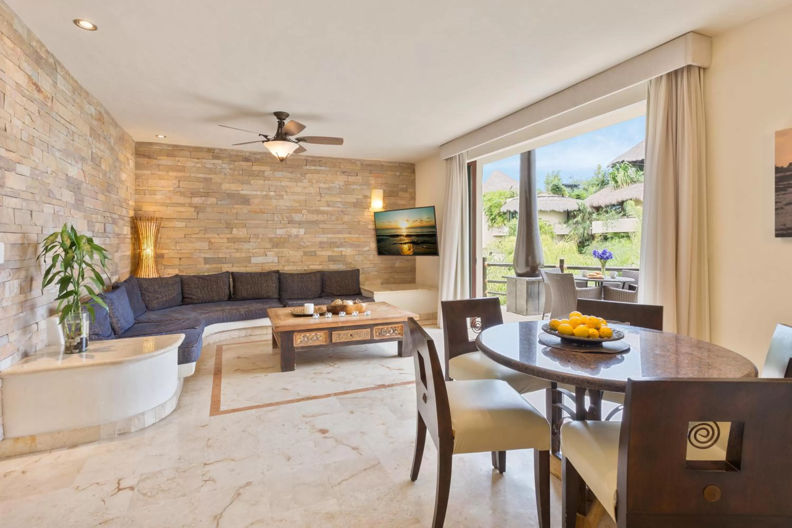 Living room in El Taj Oceanfront and Beachside Condo Hotel