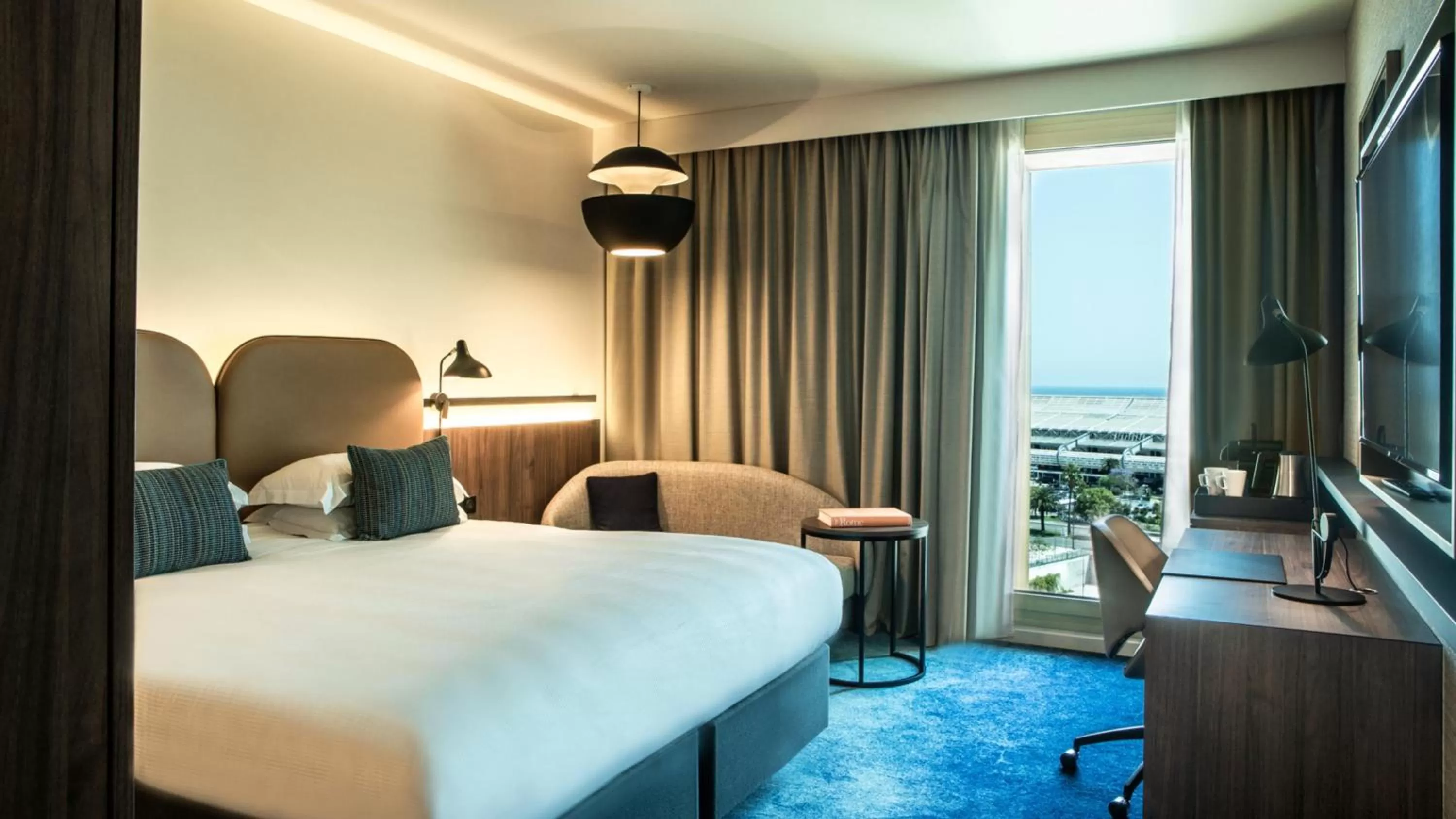 Photo of the whole room, Bed in Crowne Plaza - Nice - Grand Arenas by IHG