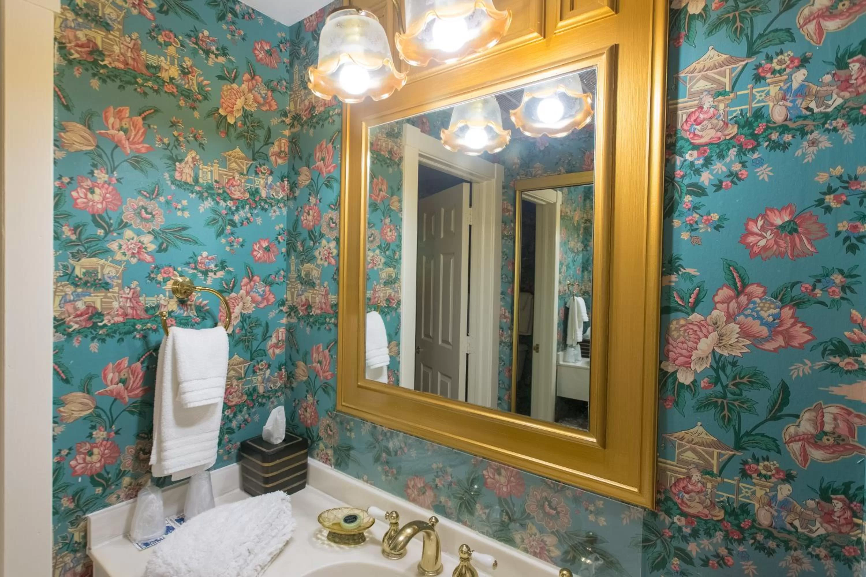 Bathroom in Ballastone Inn