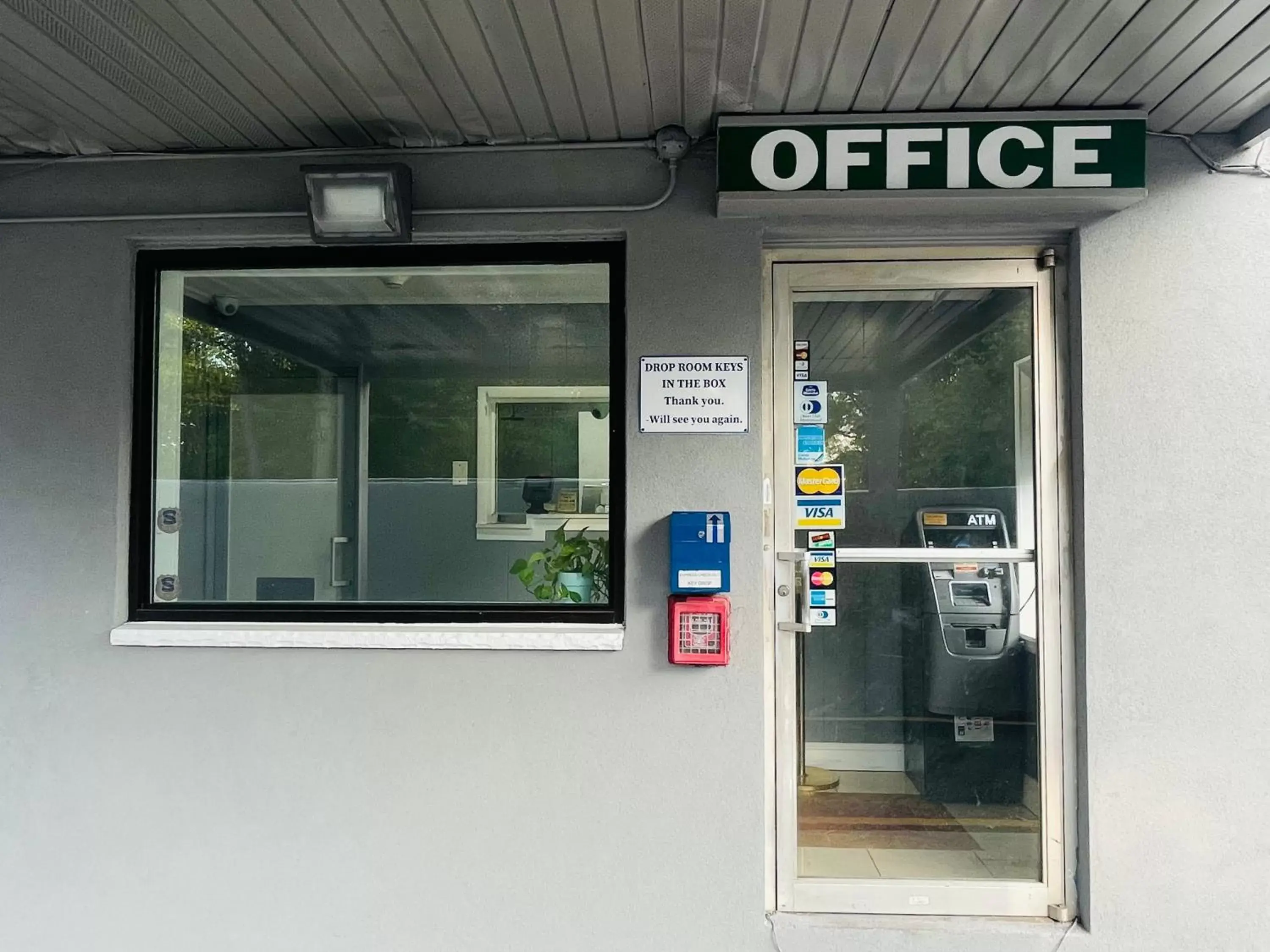 Facade/entrance in Crown Inn Facade/entrance in Crown Inn