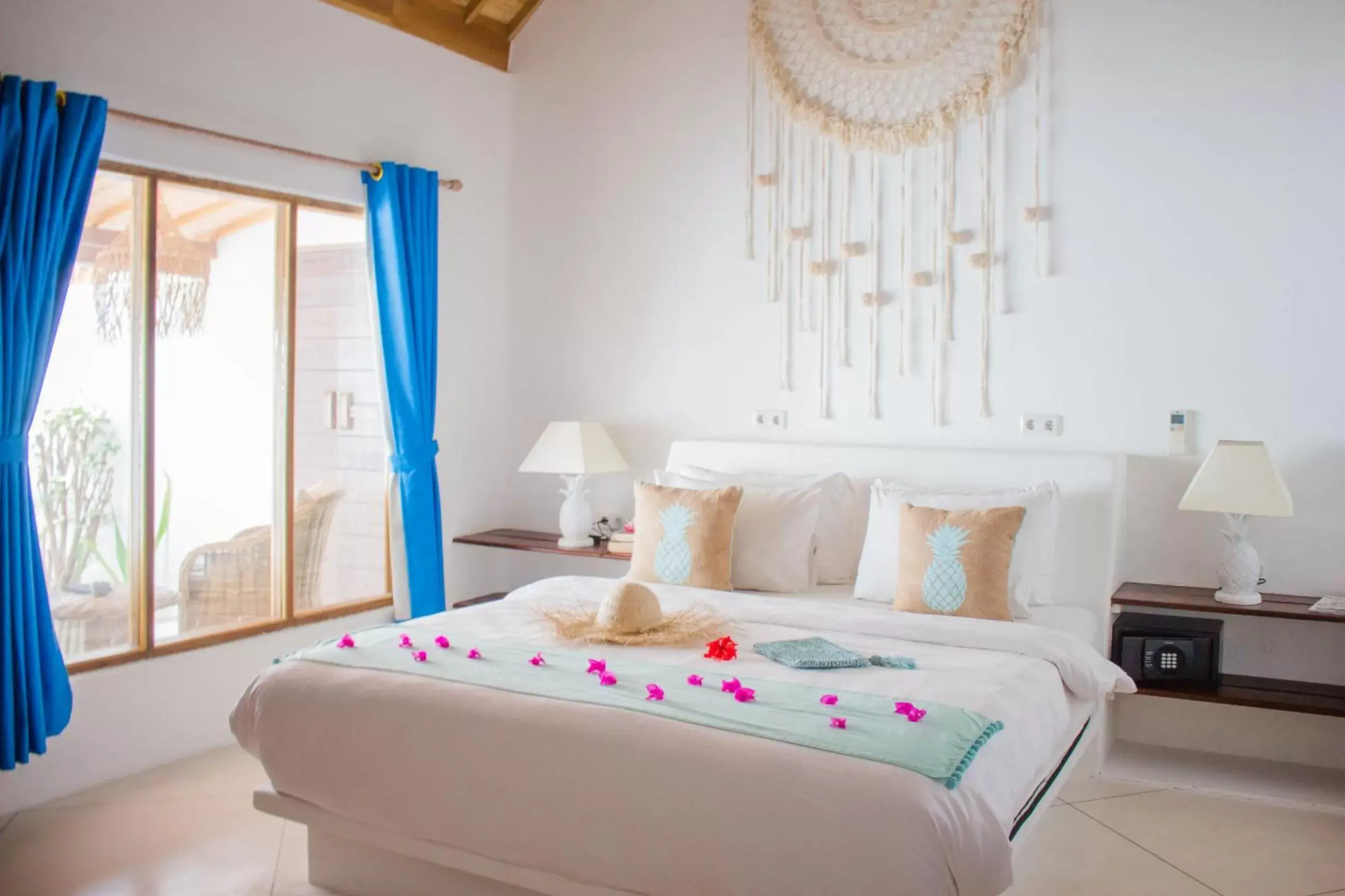 Bedroom, Bed in Sunrise Resort