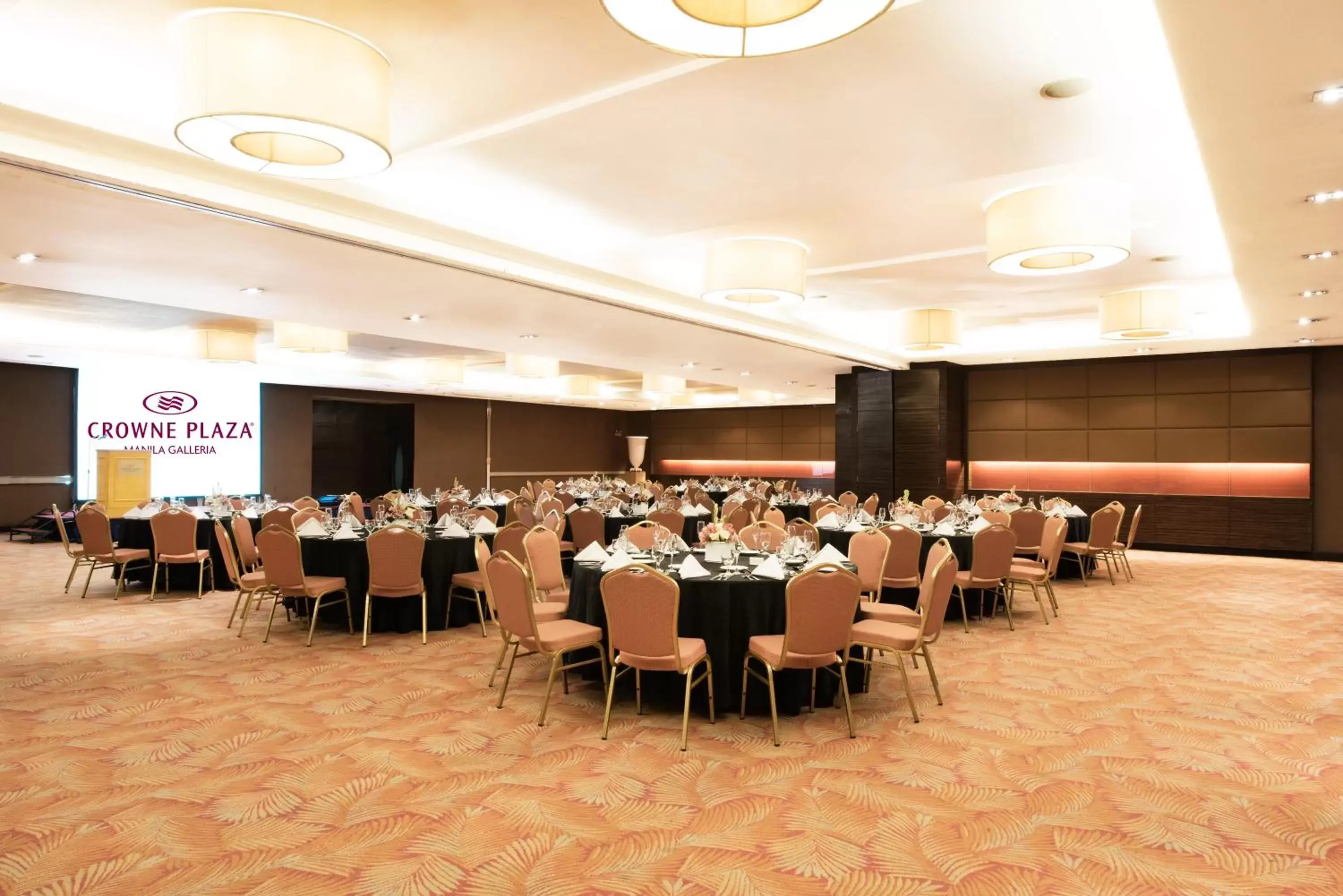 Banquet/Function facilities, Restaurant/Places to Eat in Crowne Plaza Manila Galleria, an IHG Hotel