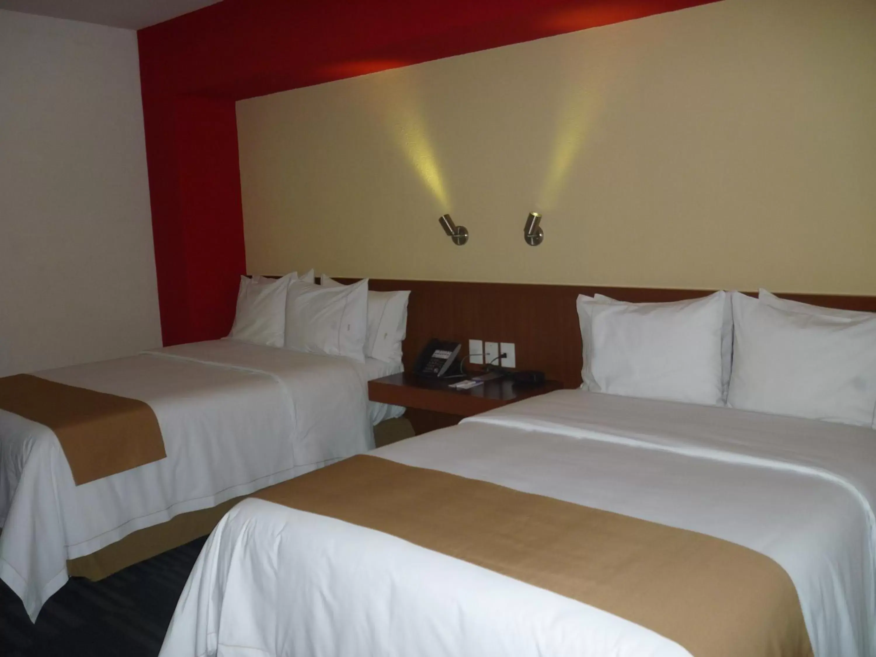 Bed in Holiday Inn Express Guadalajara Expo, an IHG Hotel