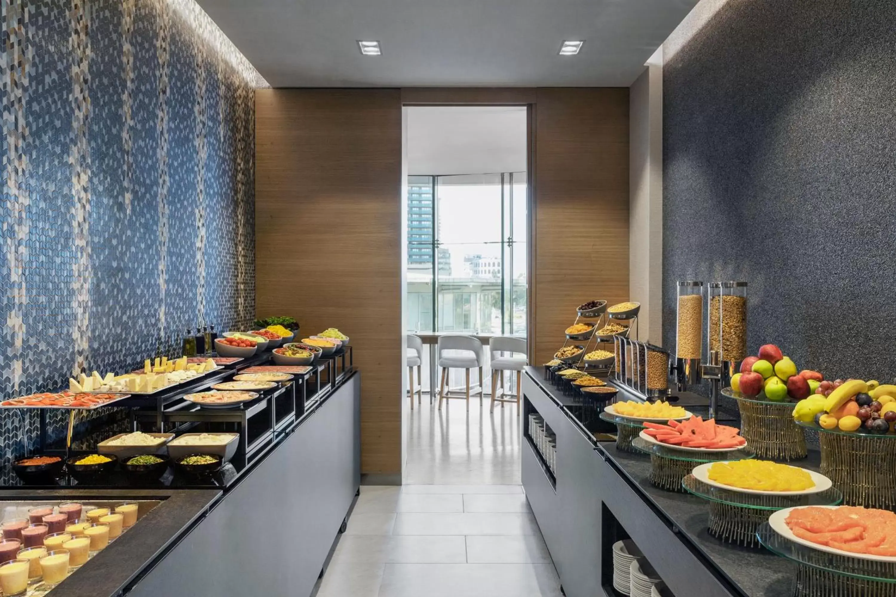 Kitchen or kitchenette in Courtyard by Marriott Batumi