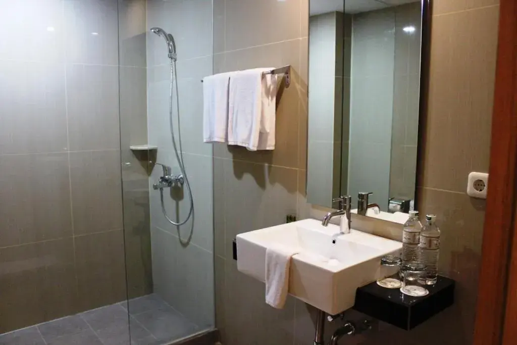 Bathroom in Winstar Hotel Pekanbaru