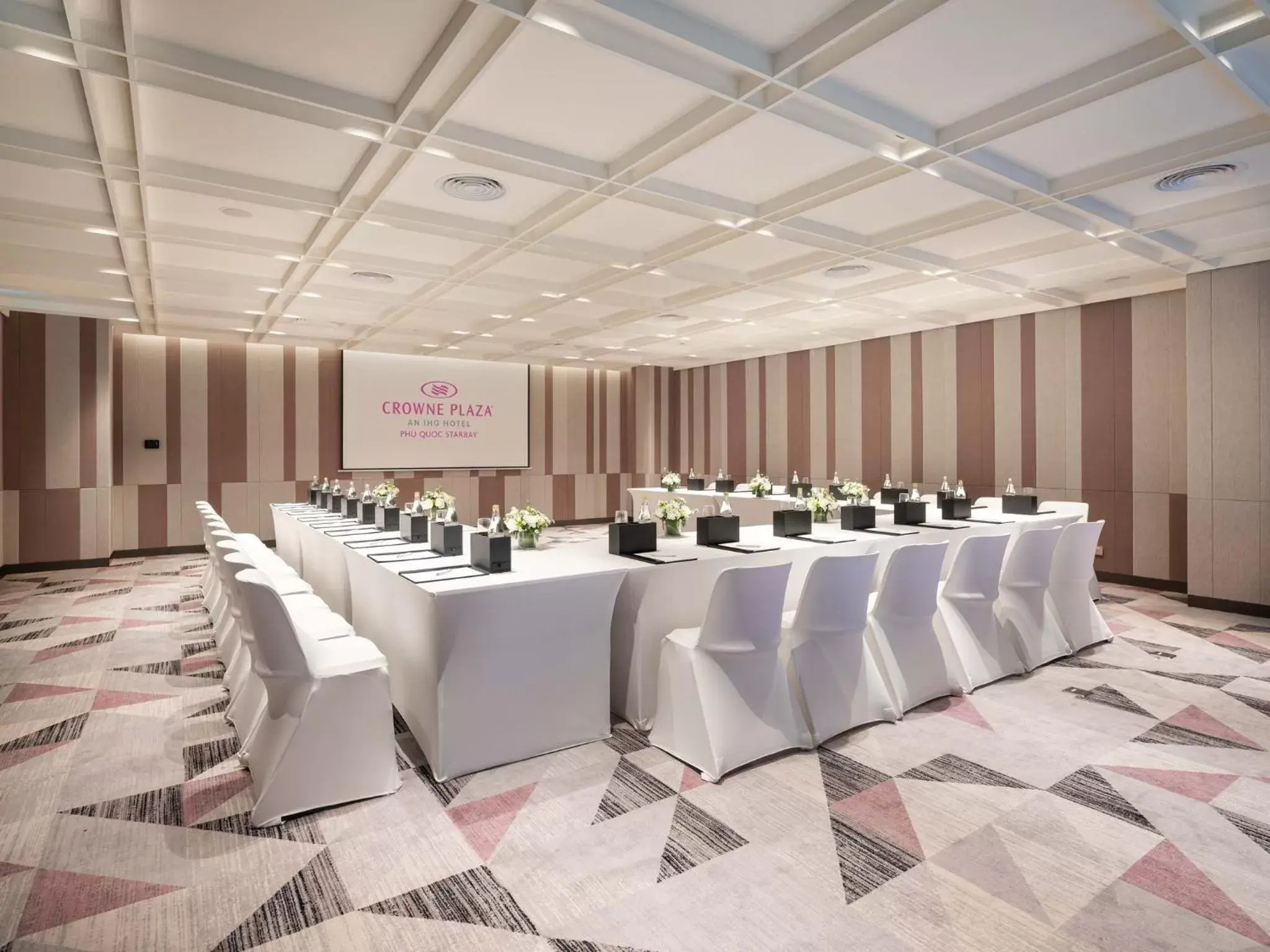 Meeting/conference room in Crowne Plaza Phu Quoc Starbay, an IHG Hotel