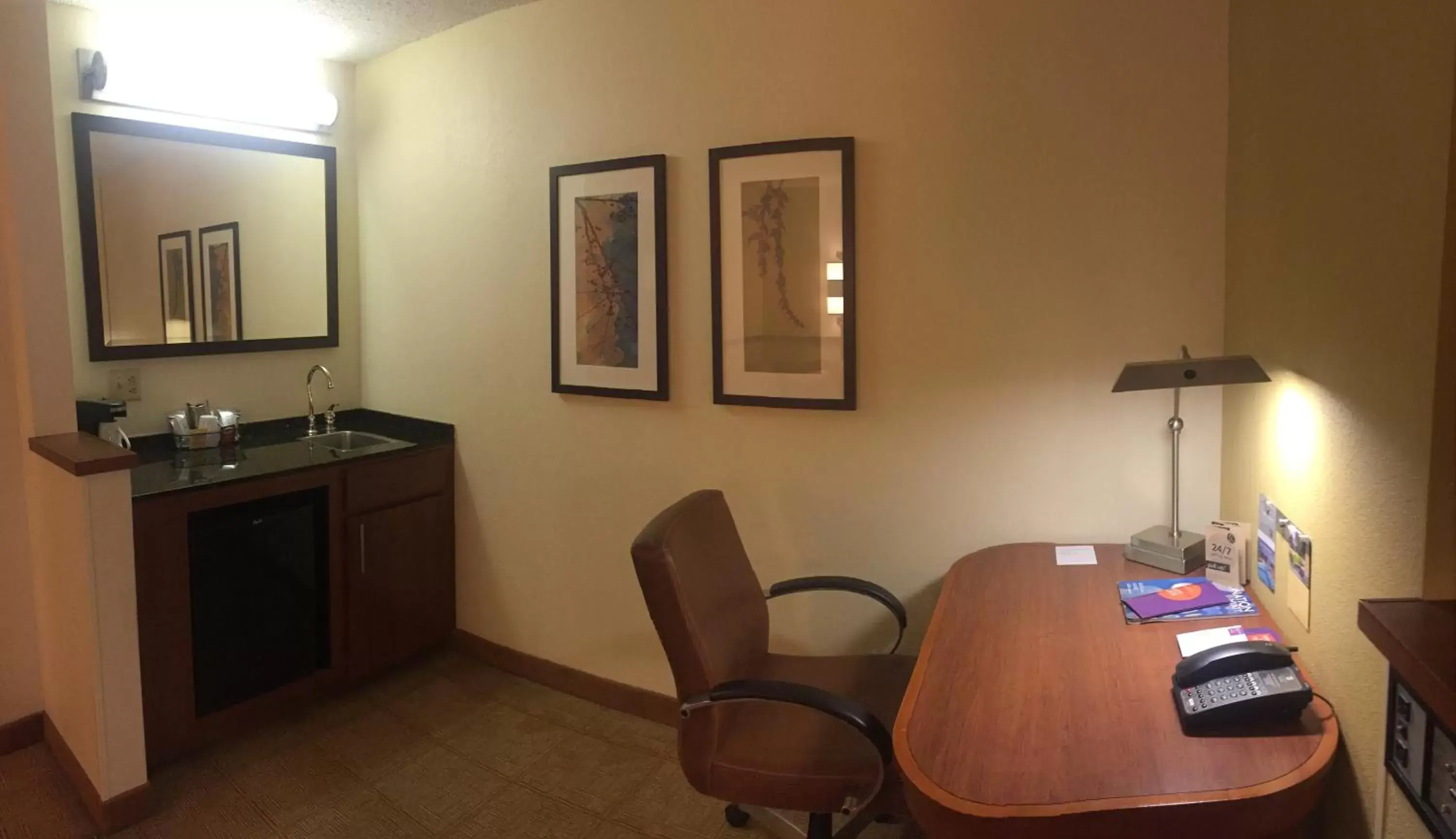 King Room with Sofa Bed and Roll-In Shower - Disability Access in Hyatt Place El Paso Airport