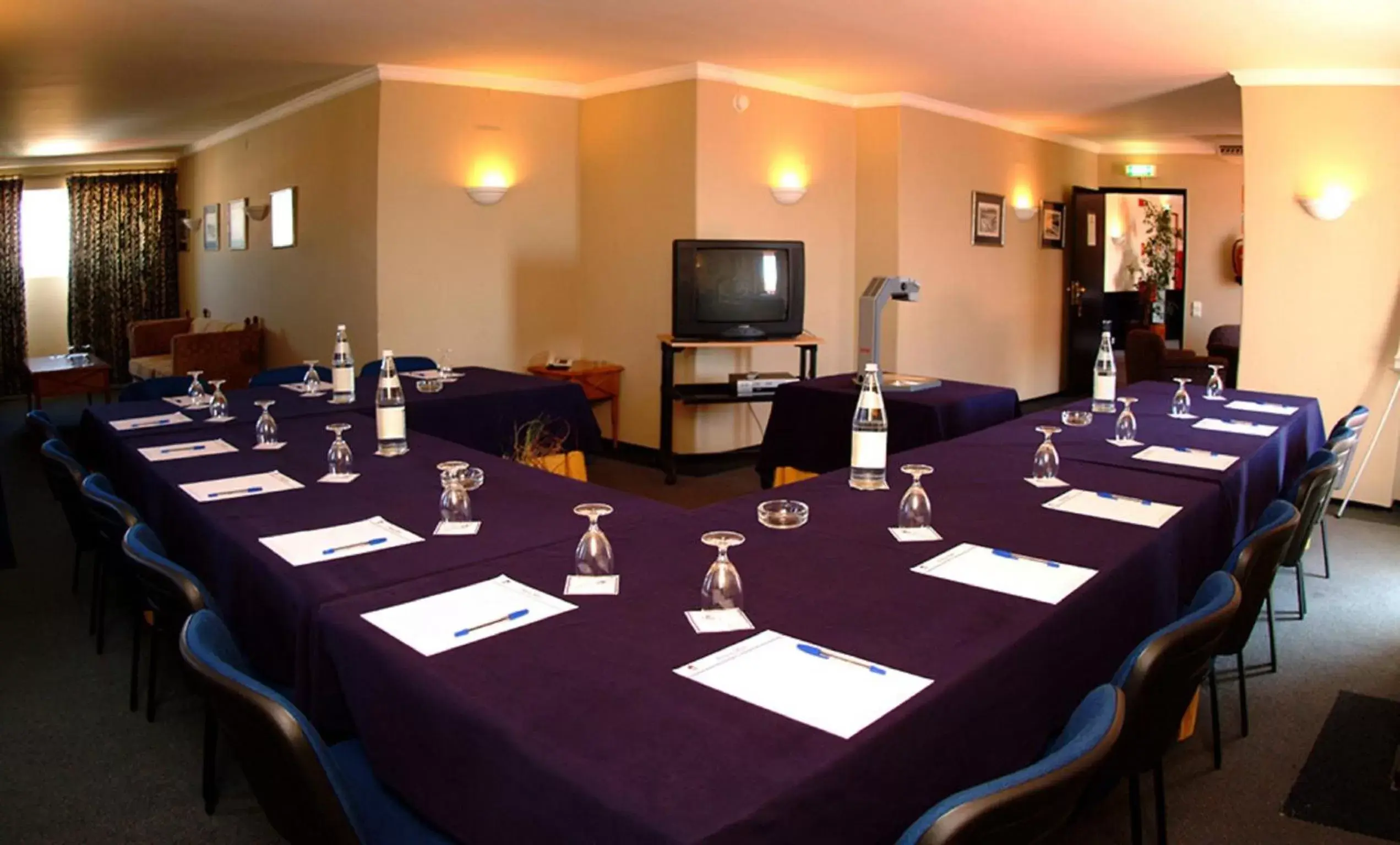 Business facilities in Carcavelos Beach Hotel