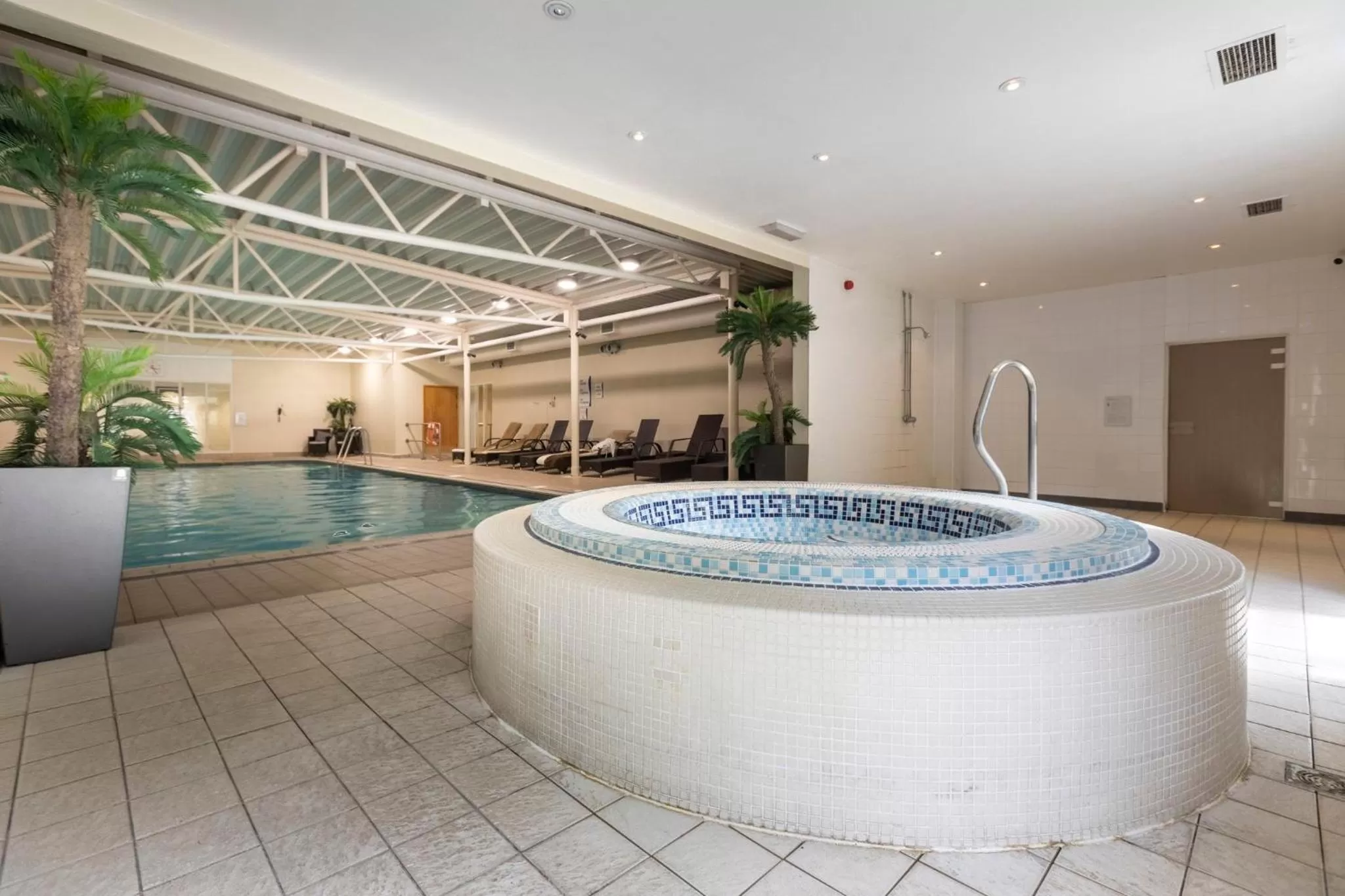 Swimming pool in Holiday Inn Guildford by IHG
