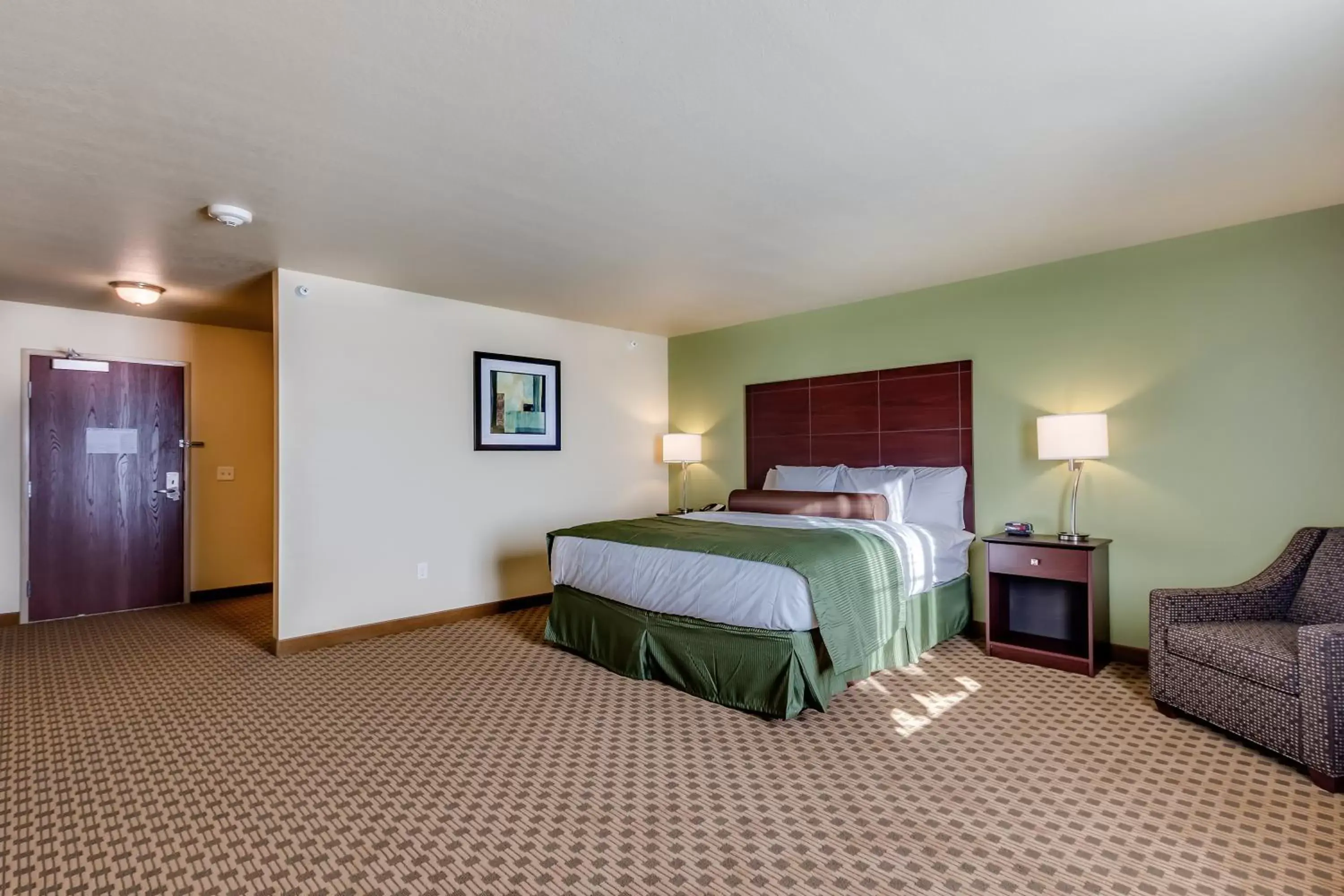 Bed in Cobblestone Inn & Suites - Waverly