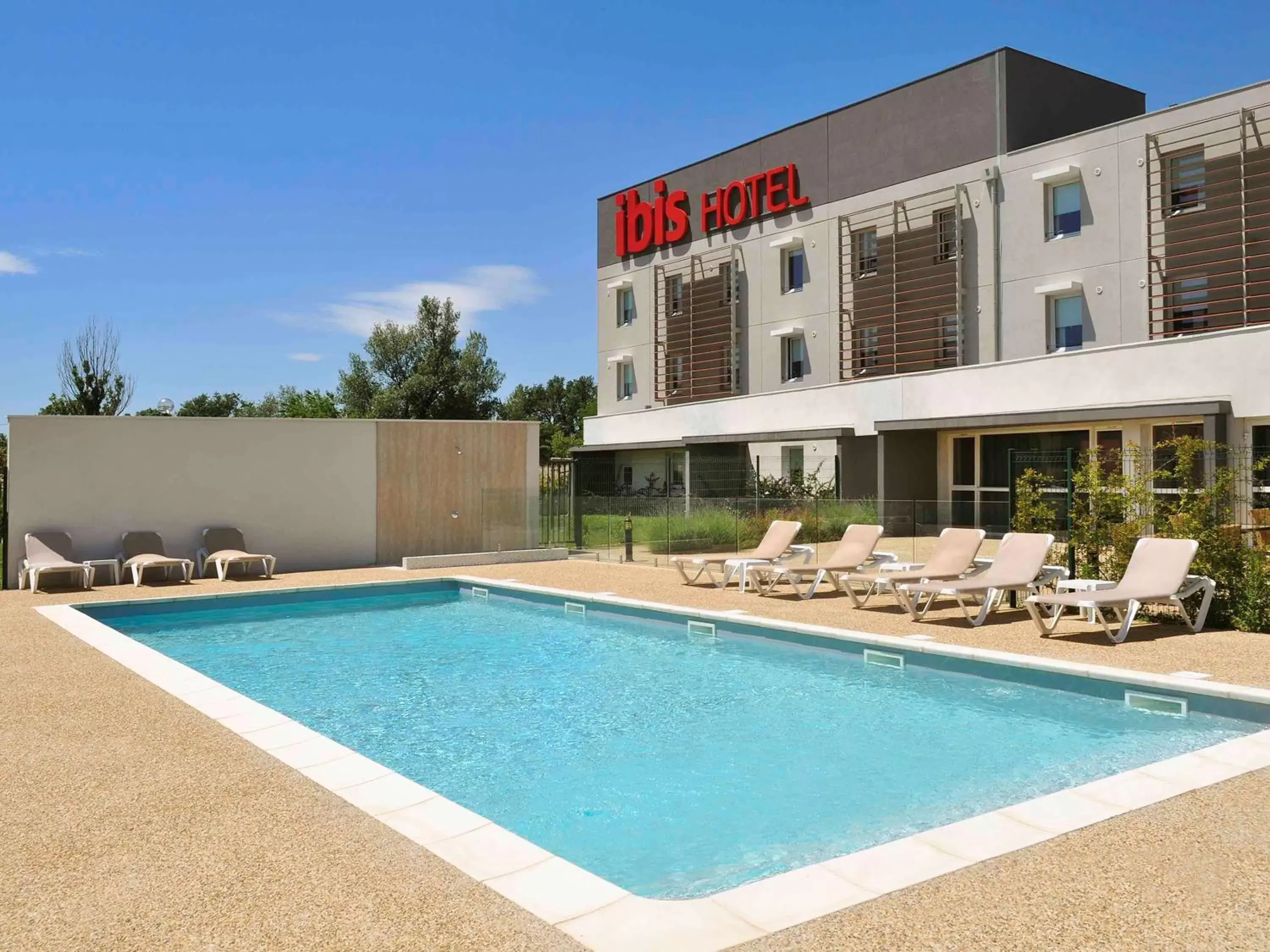 Property building in ibis Istres Trigance