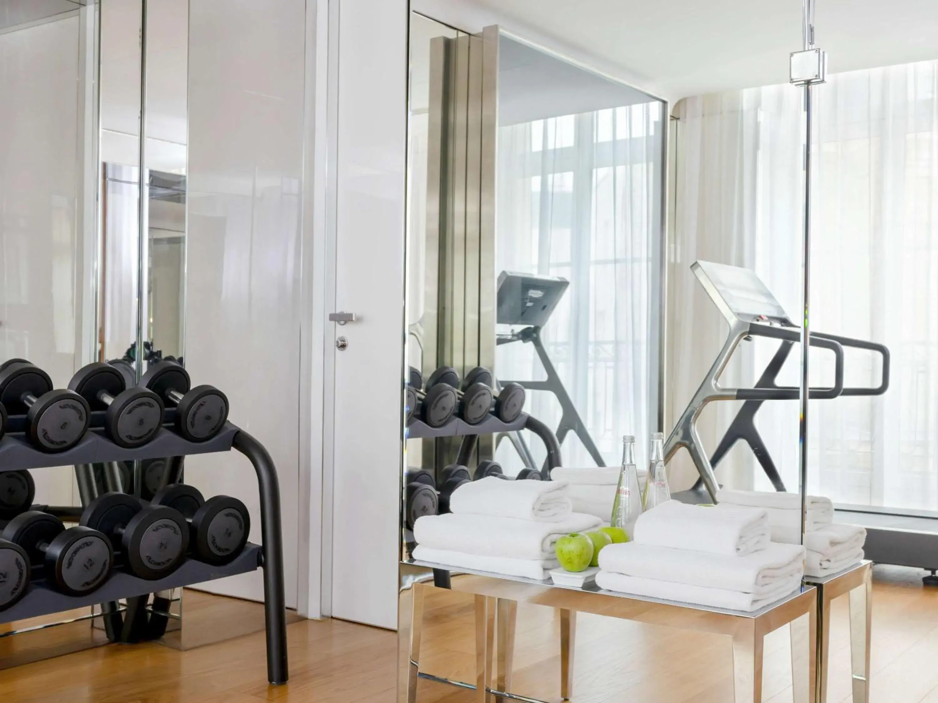 Bedroom, Fitness Center/Facilities in Le Royal Monceau Hotel Raffles Paris