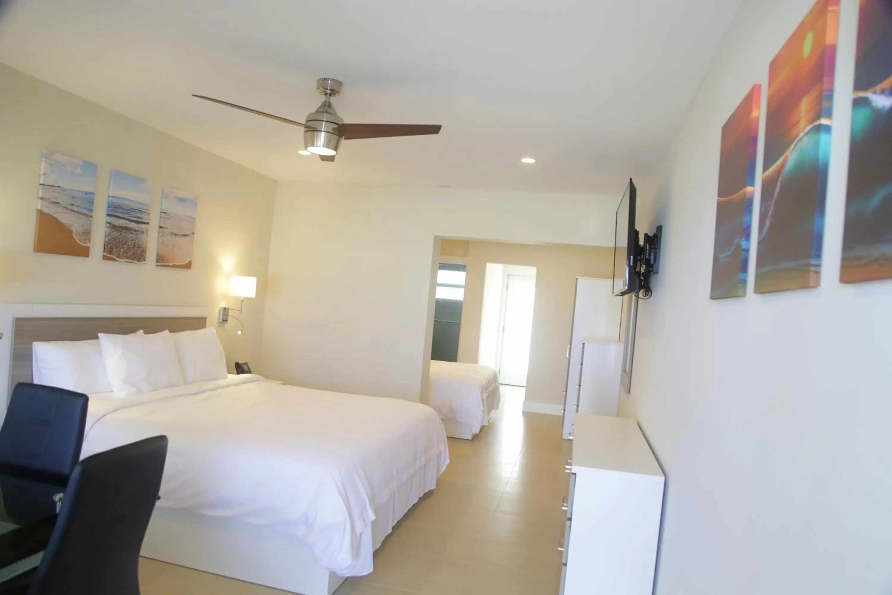 Photo of the whole room, Bed in Diane Oceanfront Suites Photo of the whole room, Bed in Diane Oceanfront Suites