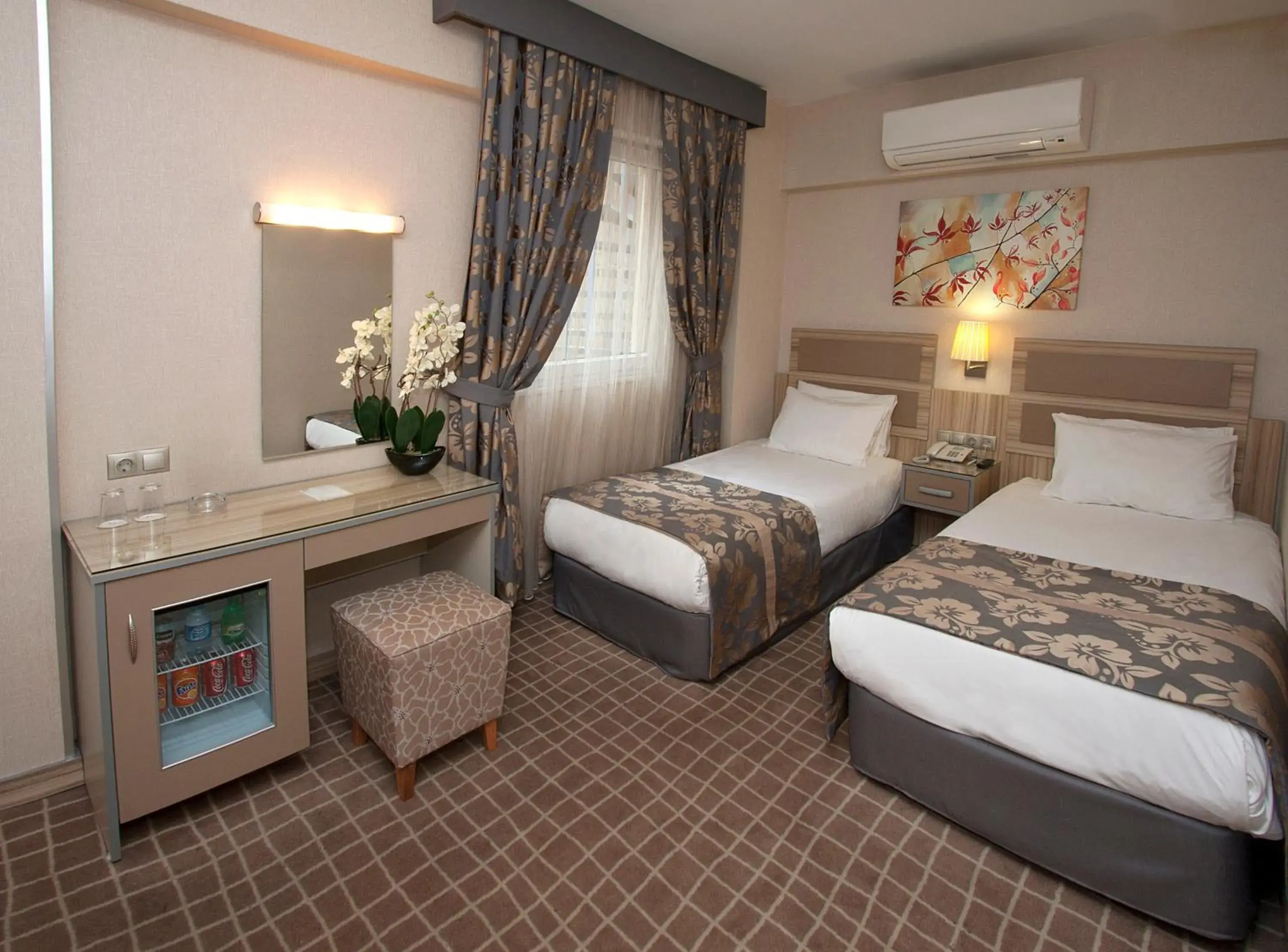 Photo of the whole room, Bed in Nanda Hotel