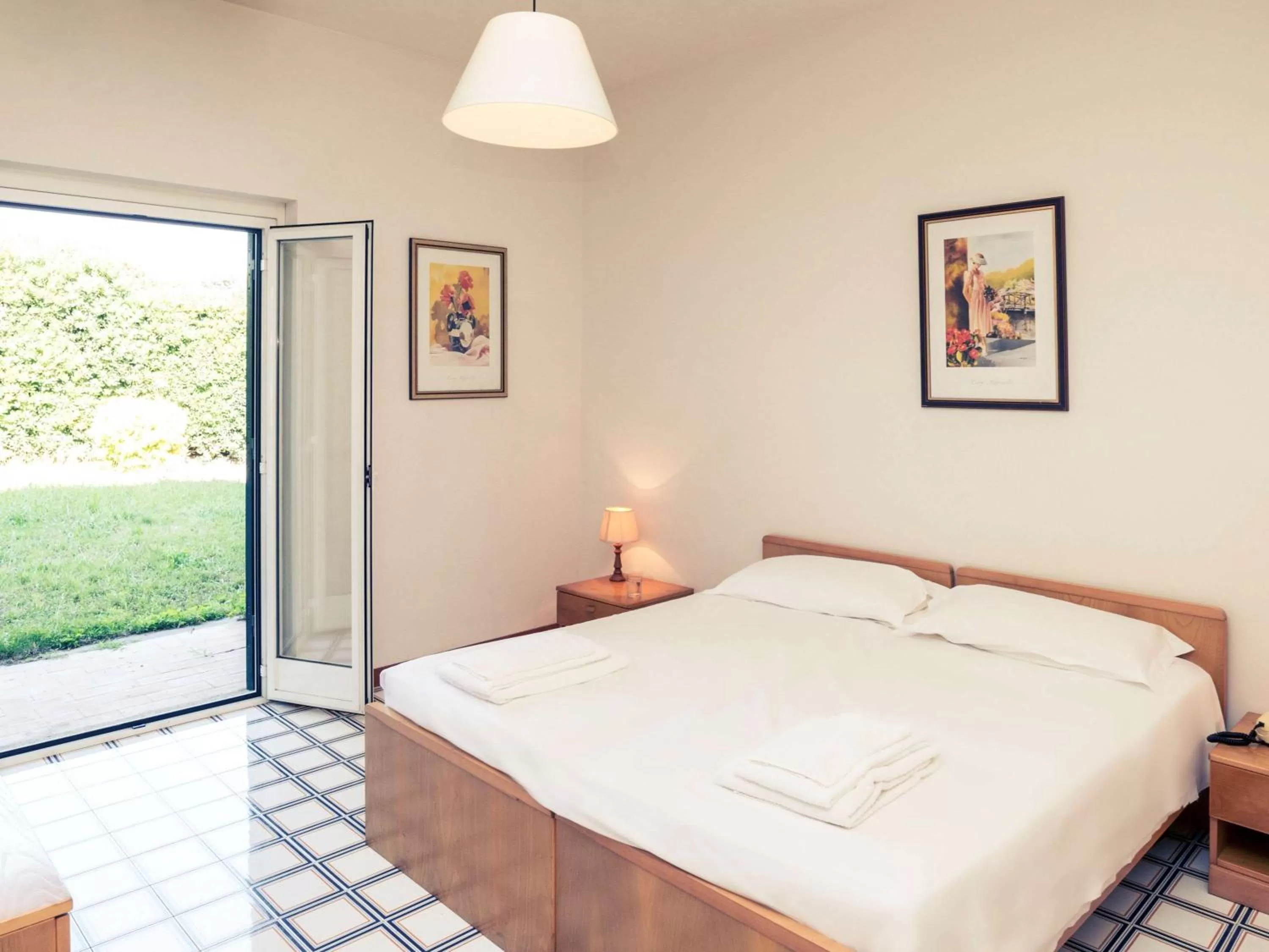 Photo of the whole room in Sunbay Park Hotel