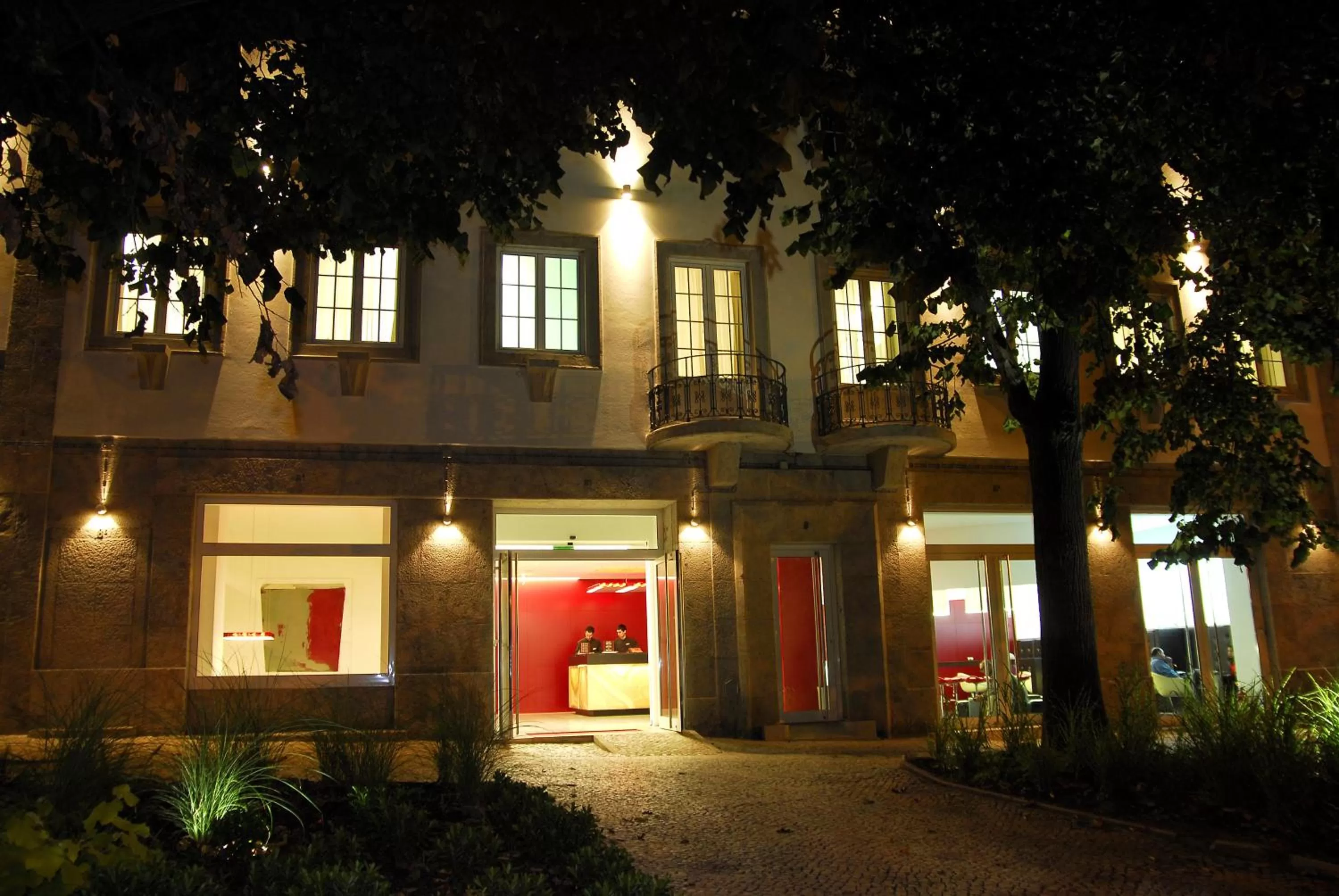 Facade/entrance in Hotel Jeronimos 8