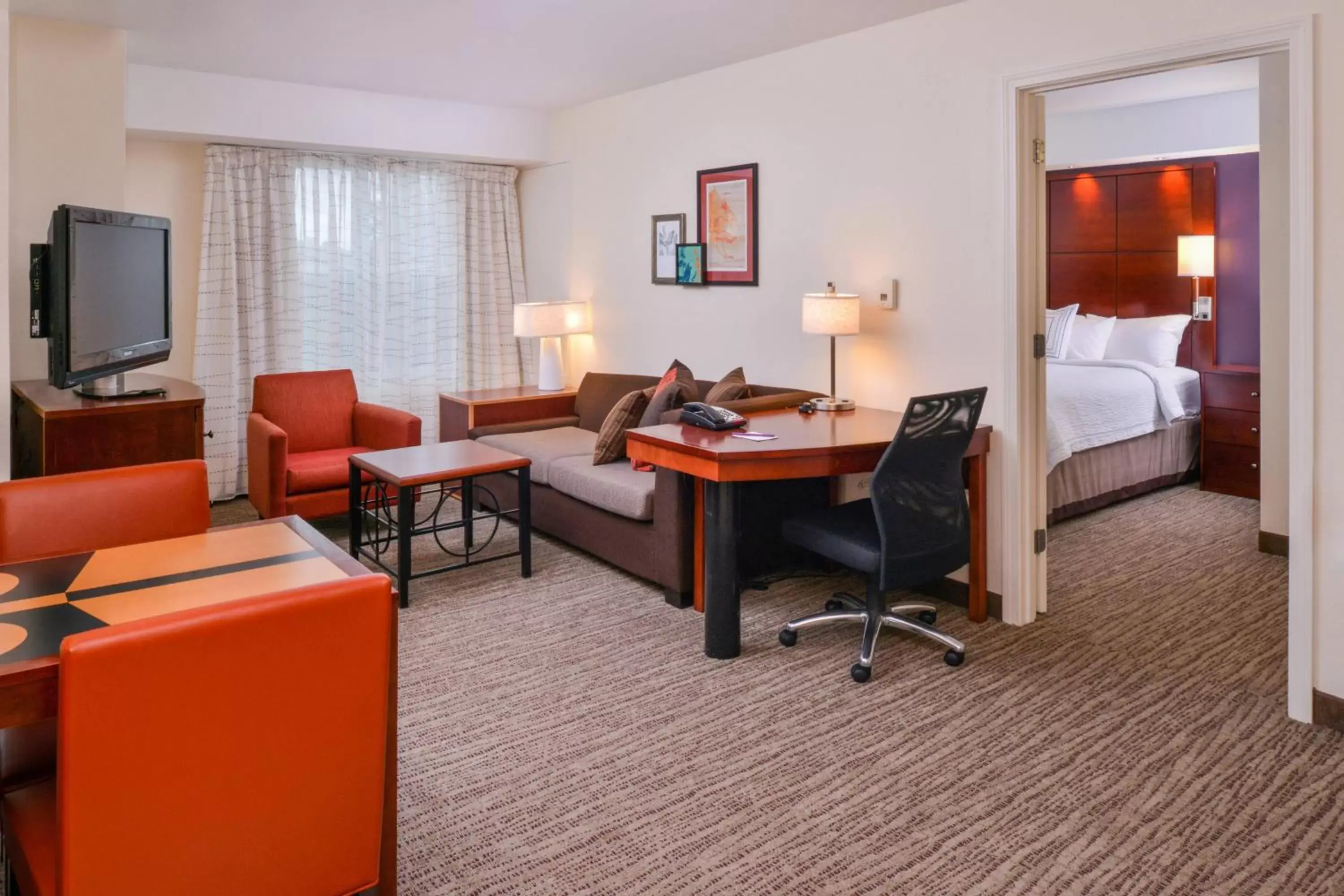 Bedroom, TV/Entertainment Center in Residence Inn by Marriott North Conway