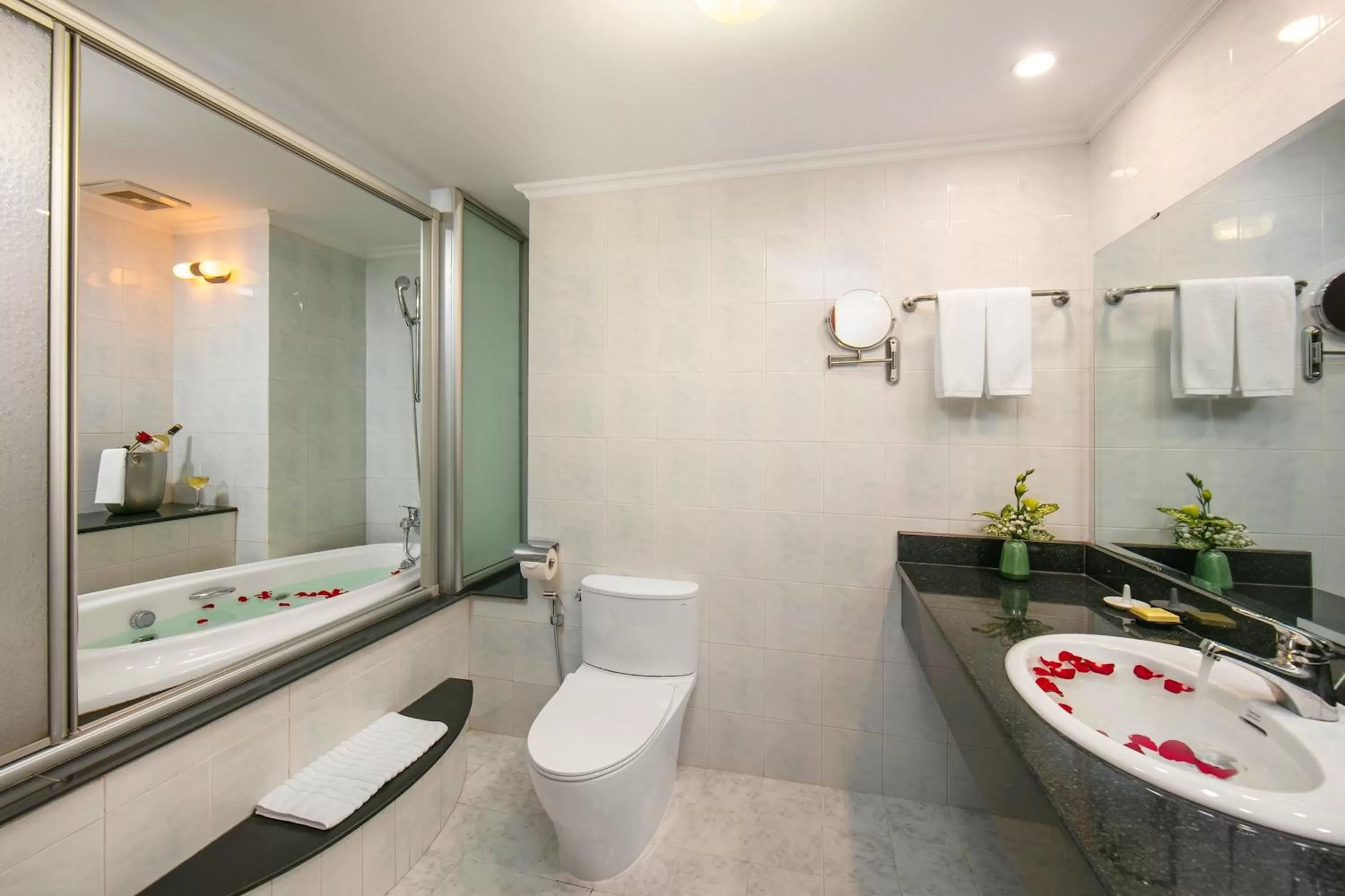 Bathroom in The Tray Hotel Hai Phong