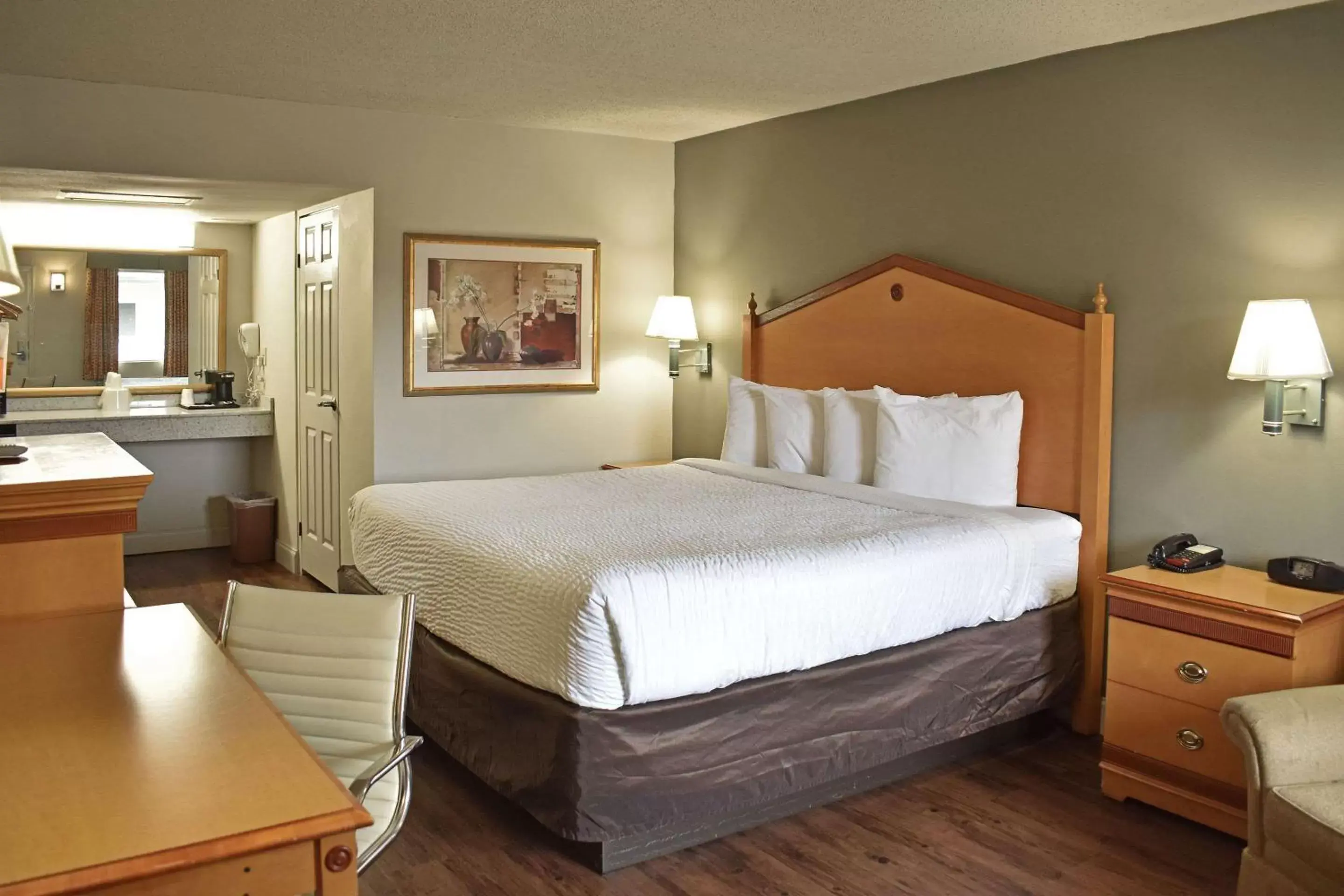 Photo of the whole room, Bed in Rodeway Inn Hot Springs National Park Area