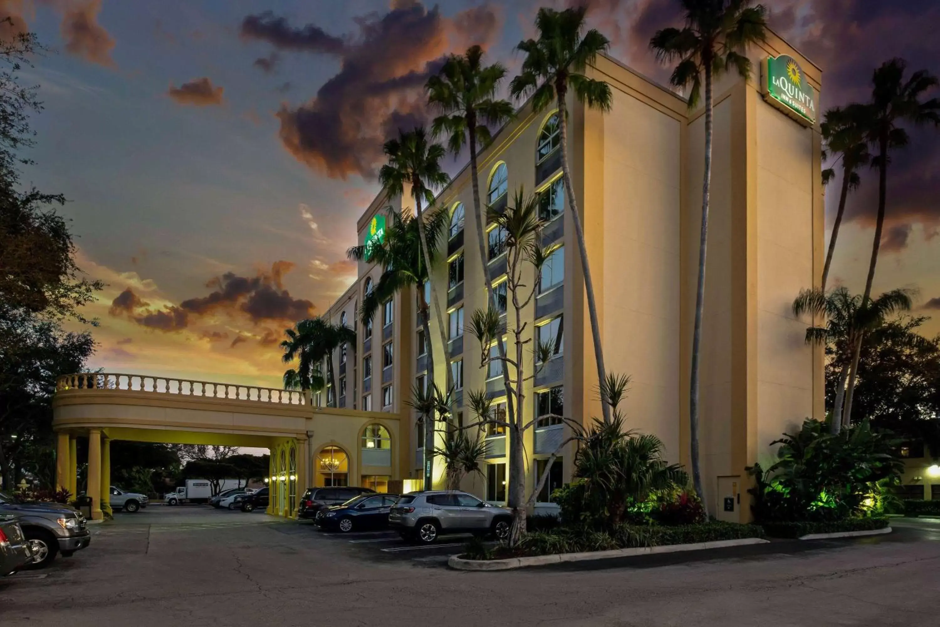 Property Building in La Quinta by Wyndham West Palm Beach Airport