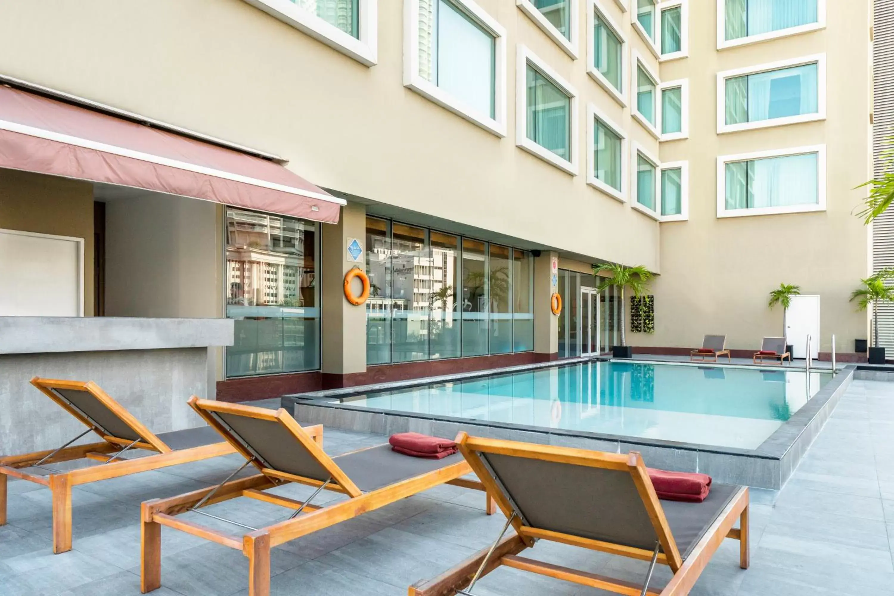 Swimming Pool in Novotel Bangkok Silom Road Hotel
