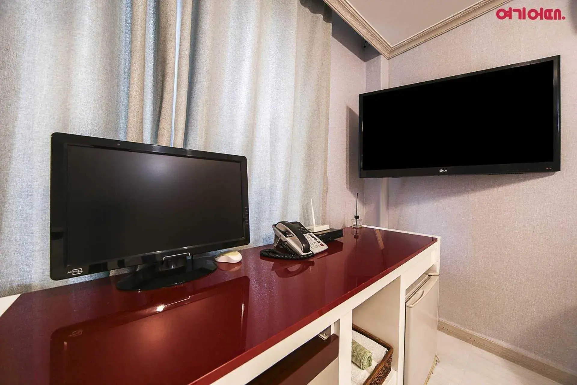 TV/Entertainment Center in Goodstay Grand Motel Chuncheon
