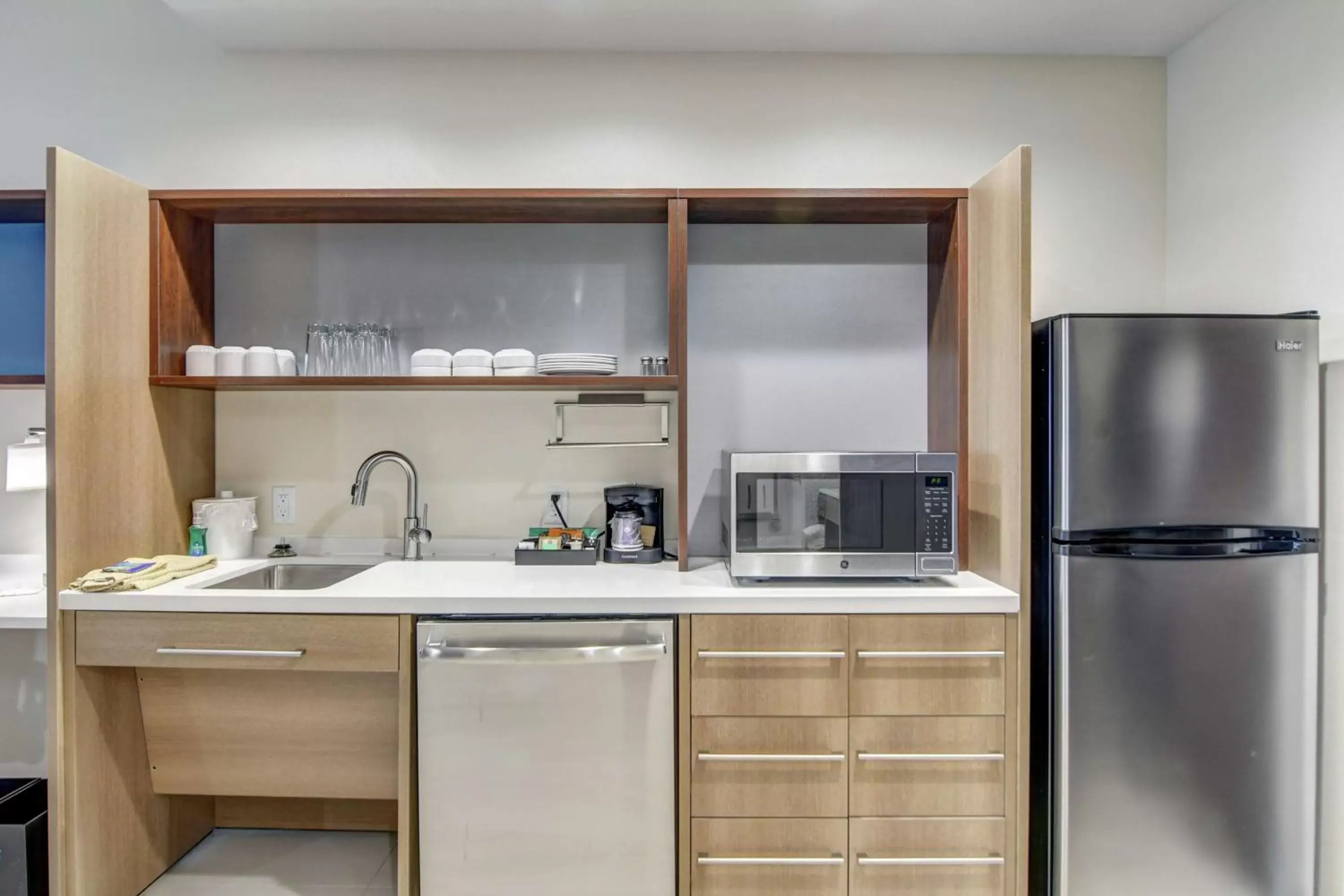 Kitchen or kitchenette, Kitchen/Kitchenette in Home2 Suites By Hilton Foley