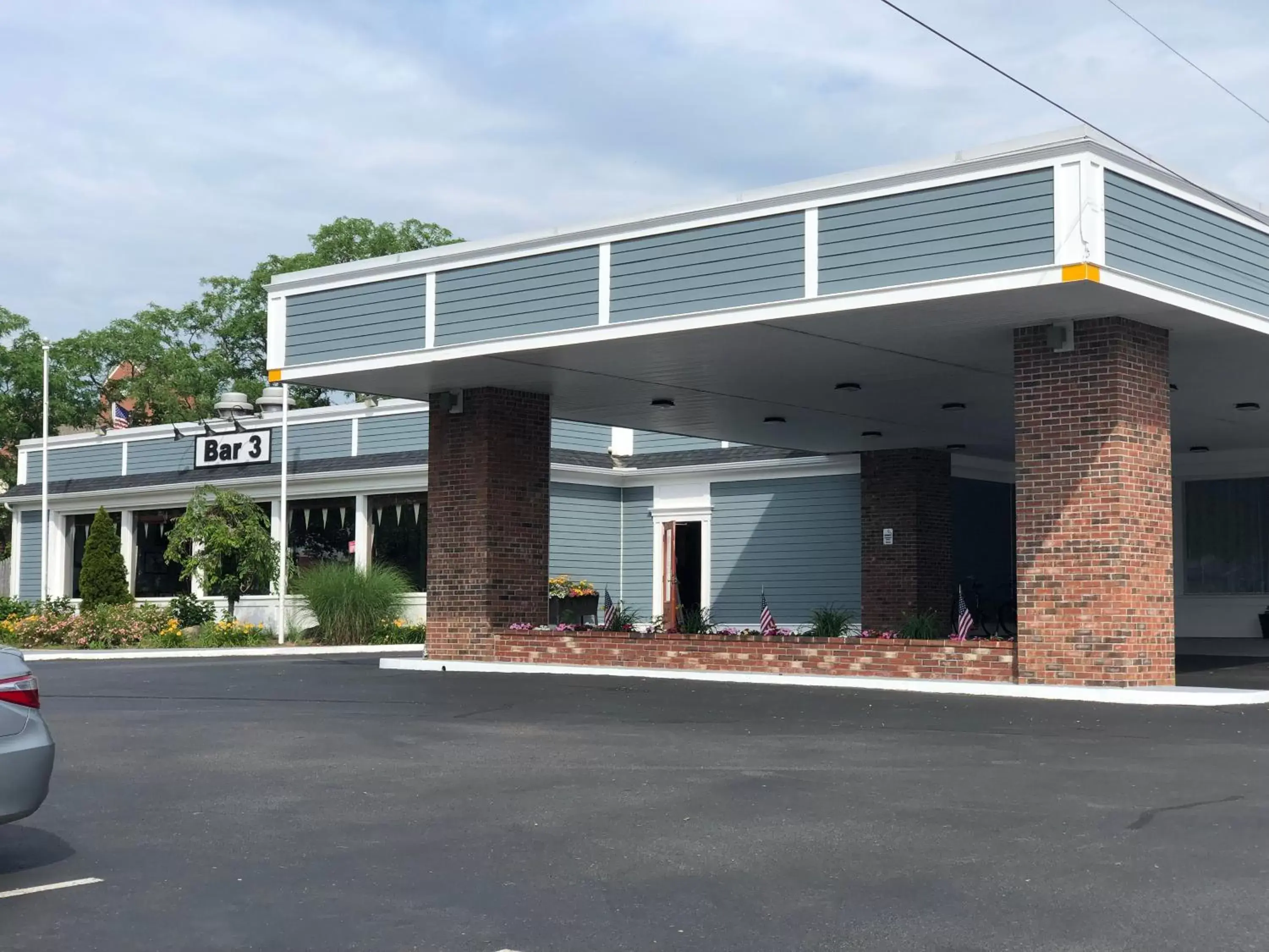 Facade/entrance in Falmouth Inn Facade/entrance in Falmouth Inn
