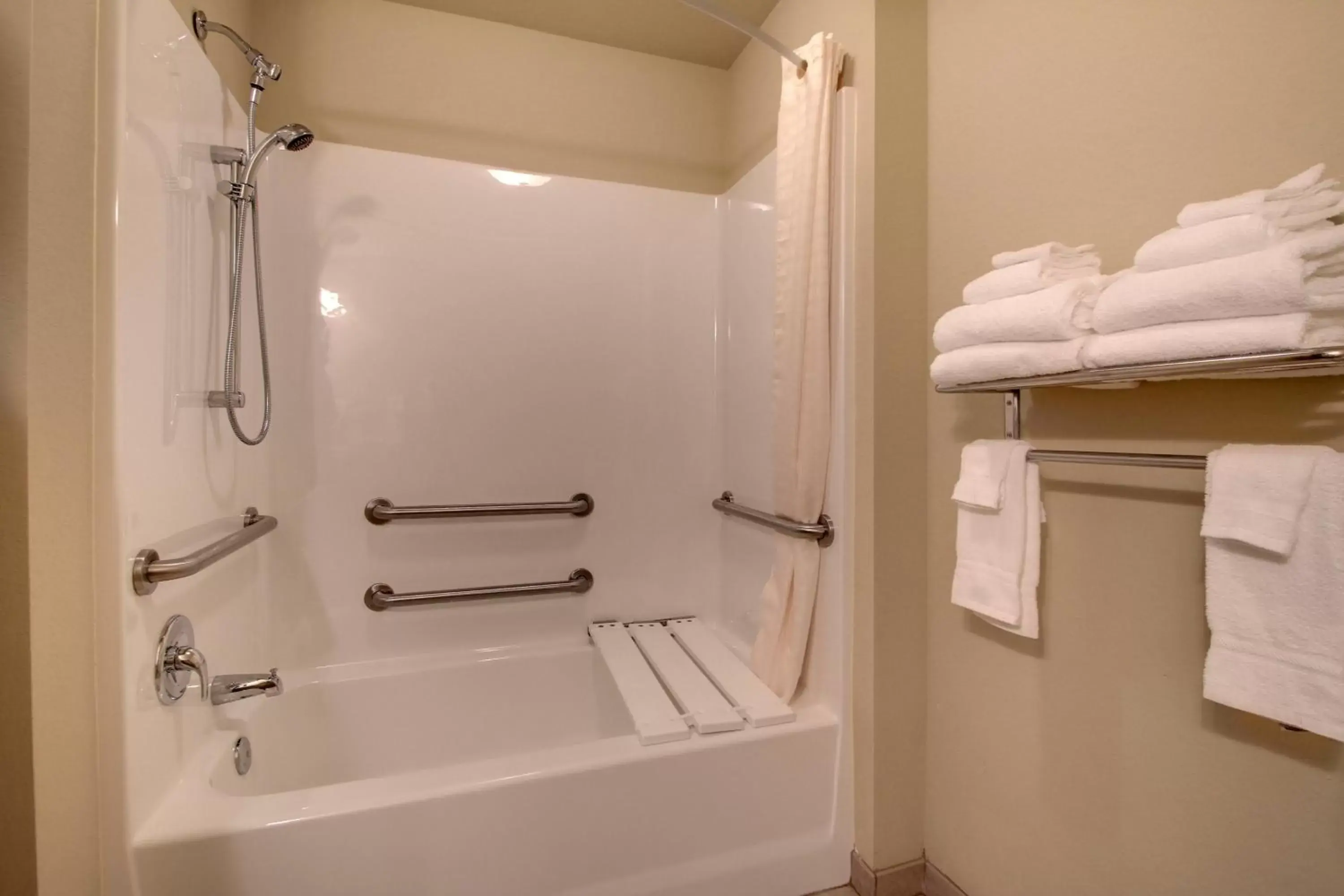 Bathroom in Cobblestone Inn & Suites - Avoca