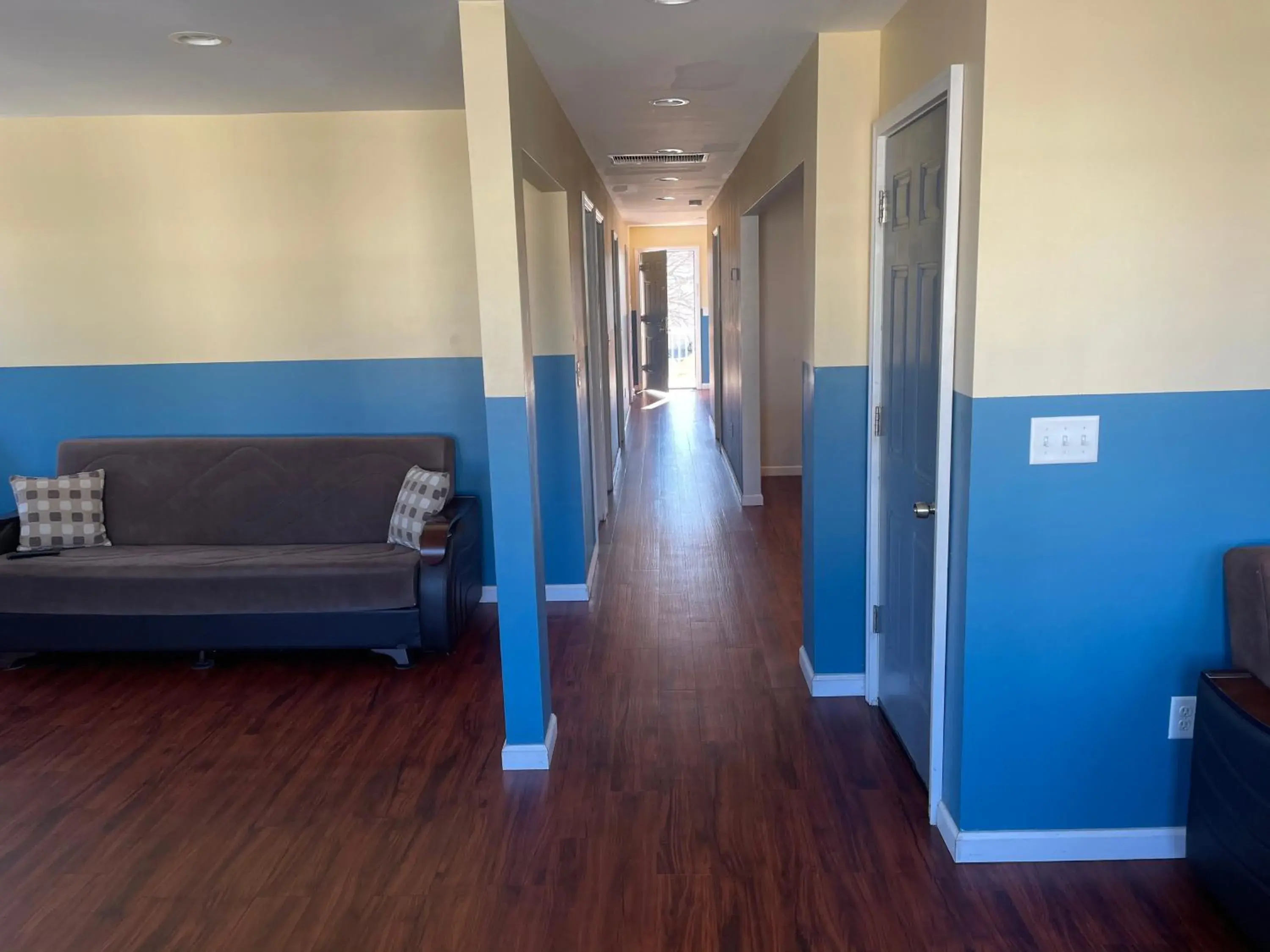 Living room in Anchor Motel