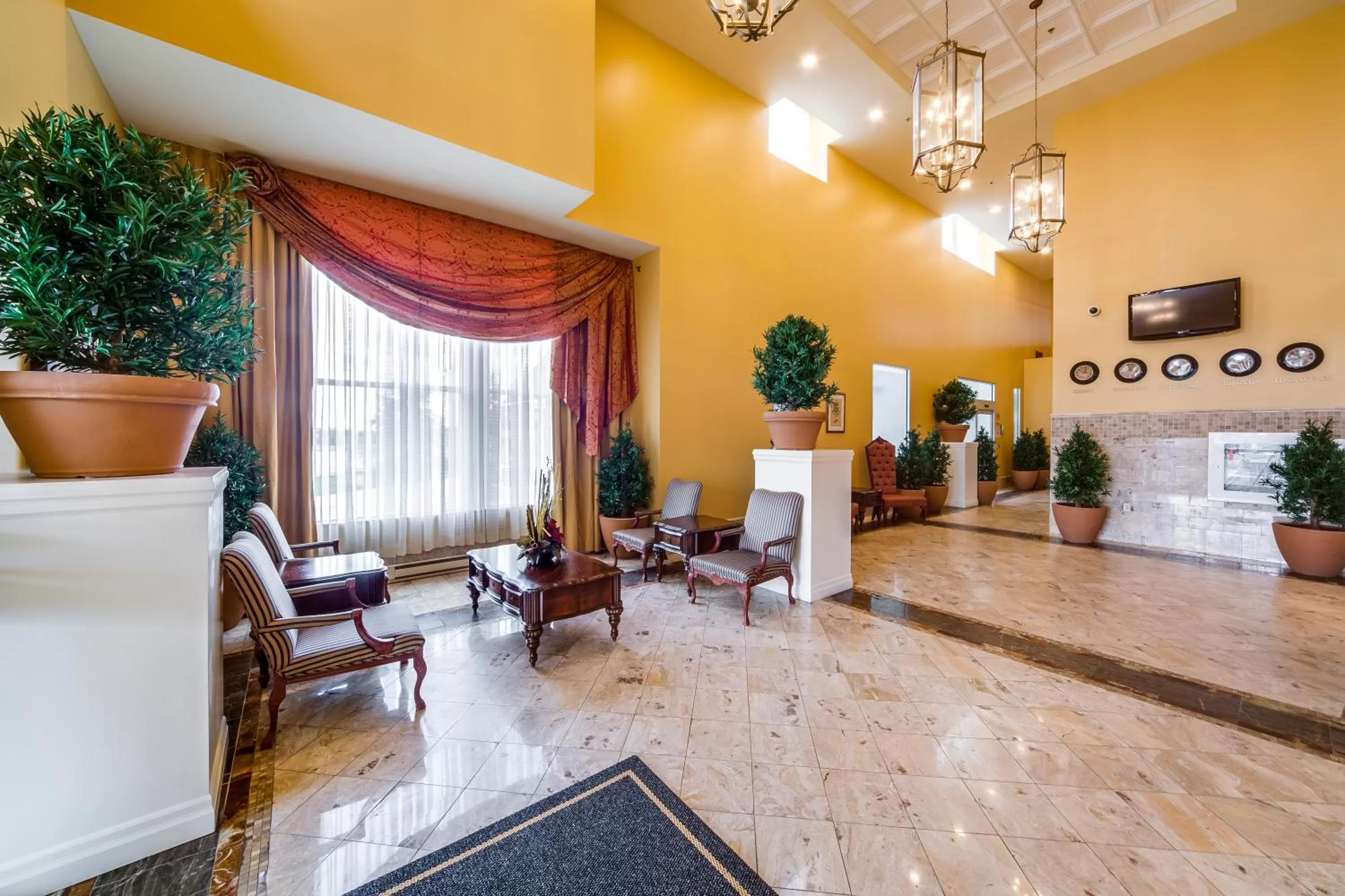 Lobby or reception in Monte Carlo Inn & Suites Downtown Markham