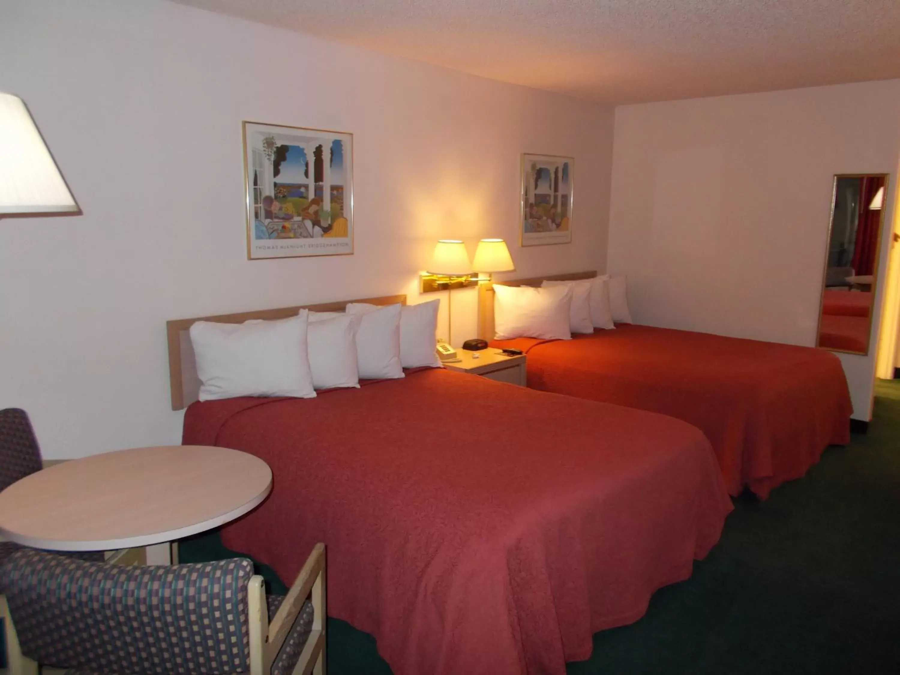 Bed in Cimarron Inn Klamath Falls