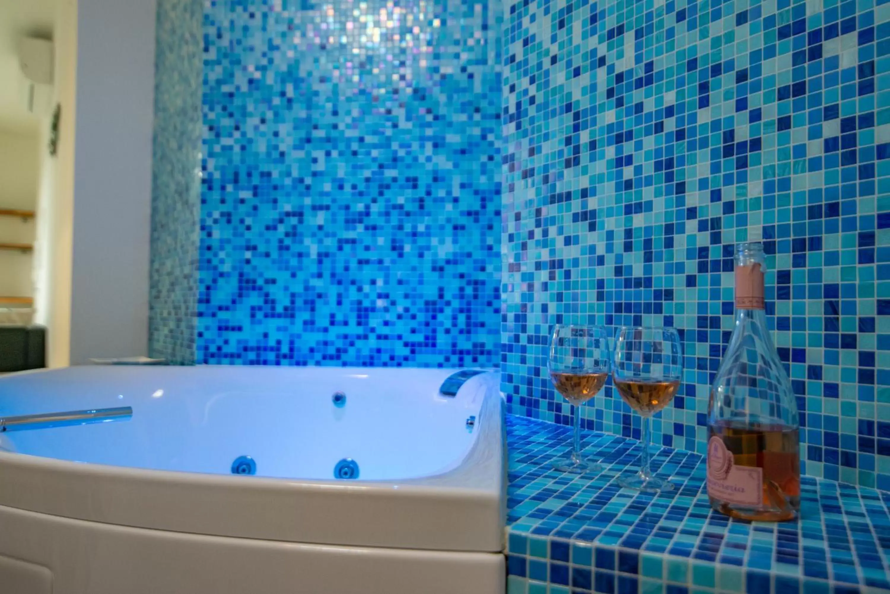 Hot Tub, Bathroom in Blue Dream