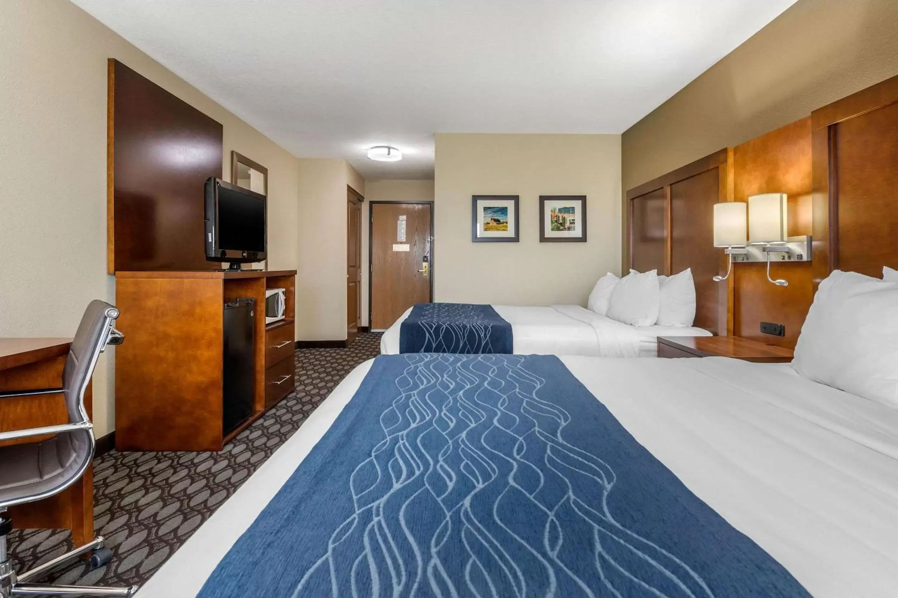 Photo of the whole room, Bed in Comfort Inn Story City