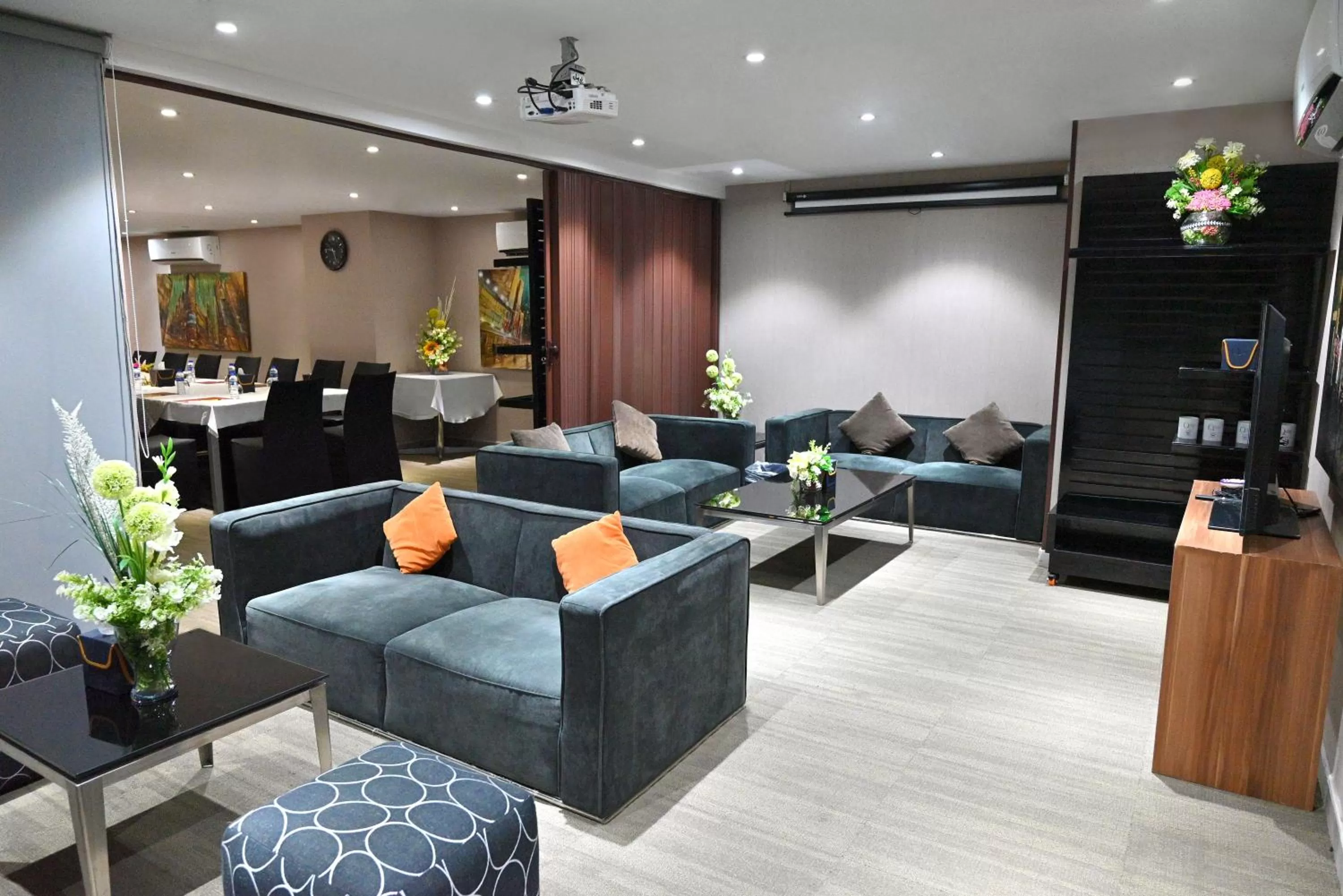 Lounge or bar, Lobby/Reception in Q Suites Jeddah by EWA - Managed by HMH