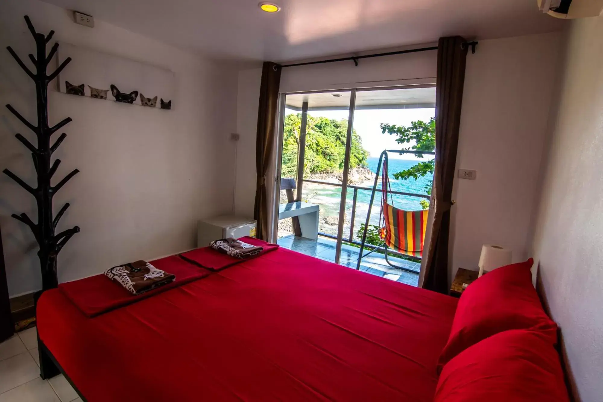 Bed in Cliff Cottage