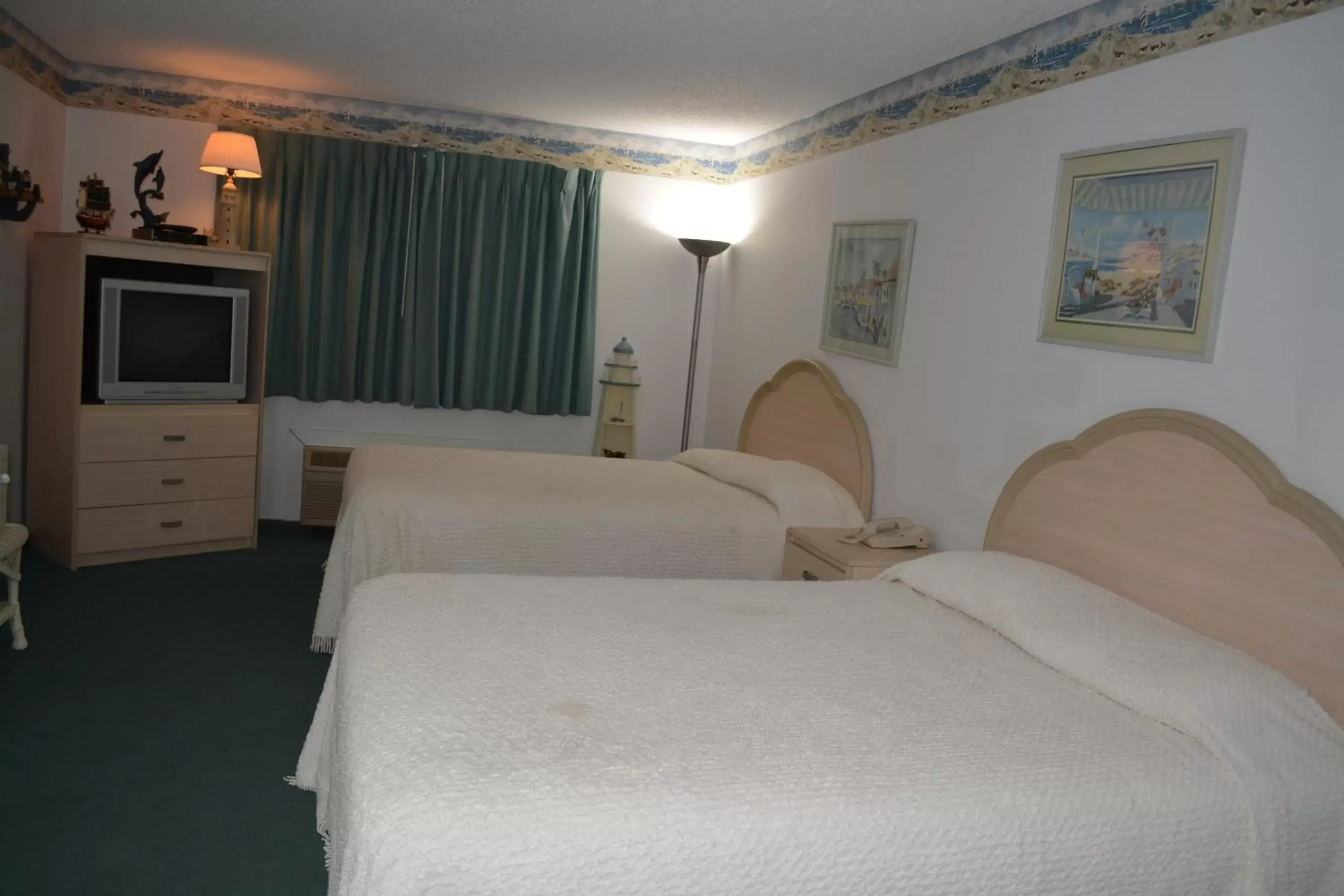Double Room with Two Double Beds with Spa Bath - Non-Smoking in Bloomer Inn & Suites