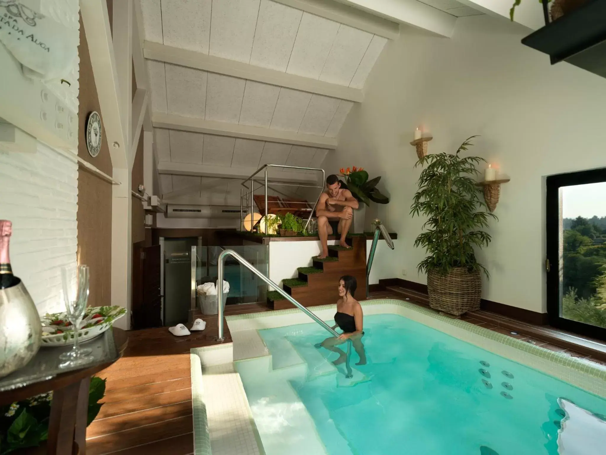 Hot Tub, Swimming Pool in A Quinta Da Auga Hotel Spa Relais & Chateaux