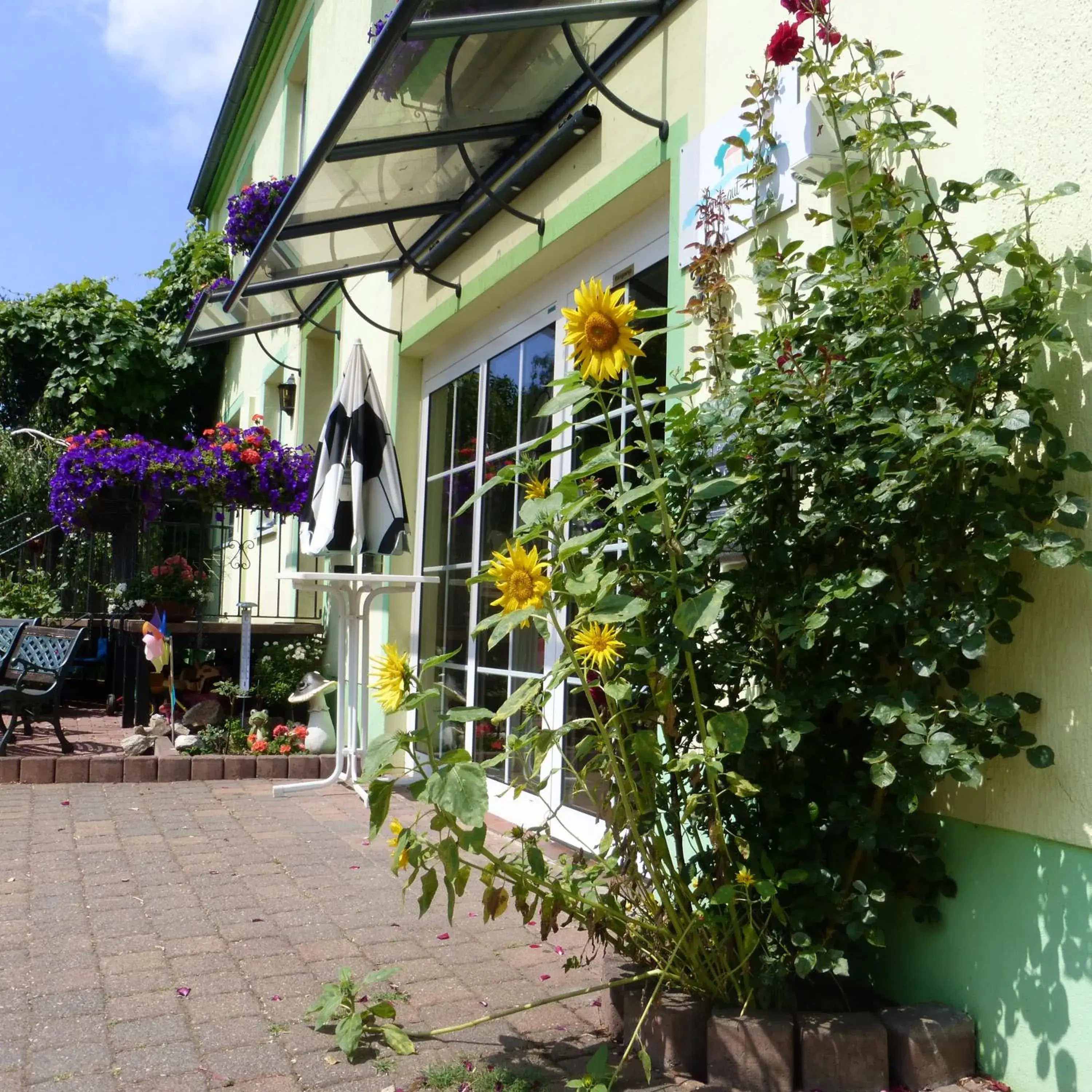 Facade/entrance in Land-gut-Hotel Schenkenberger Hof