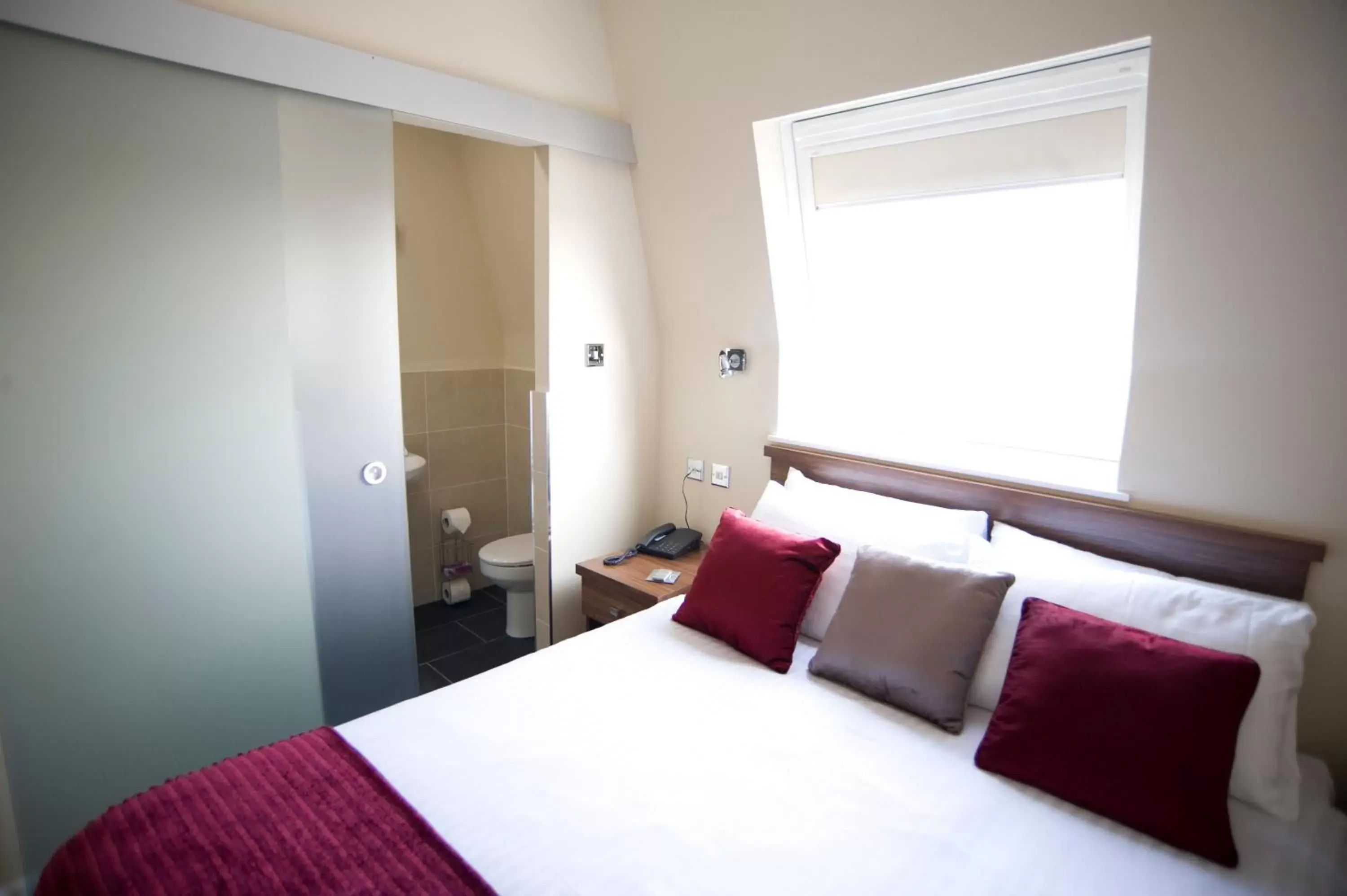 Bathroom, Bed in The Craibstone Suites