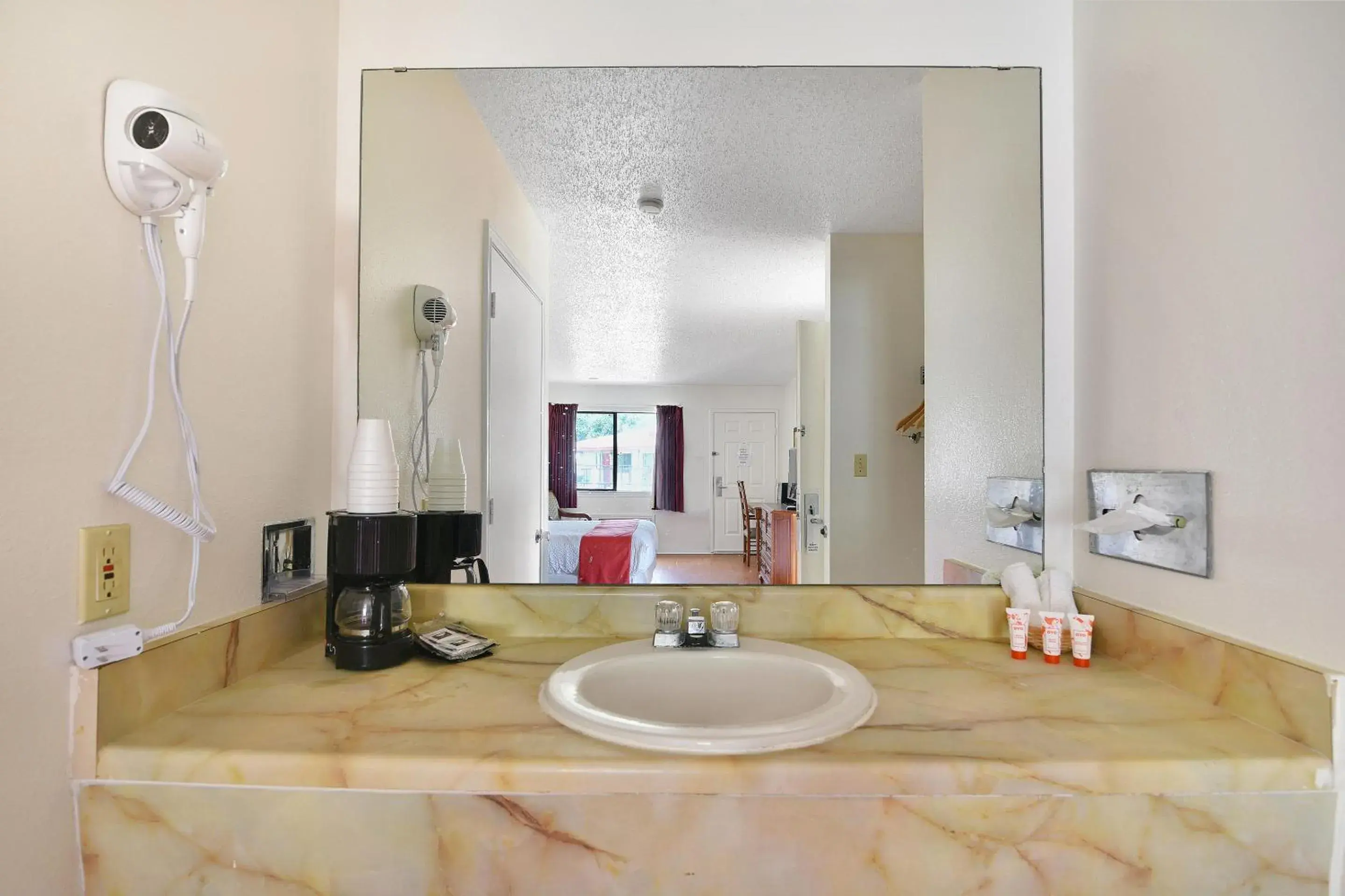 Area and facilities, Bathroom in Americas Best Value Inn Lockhart TX